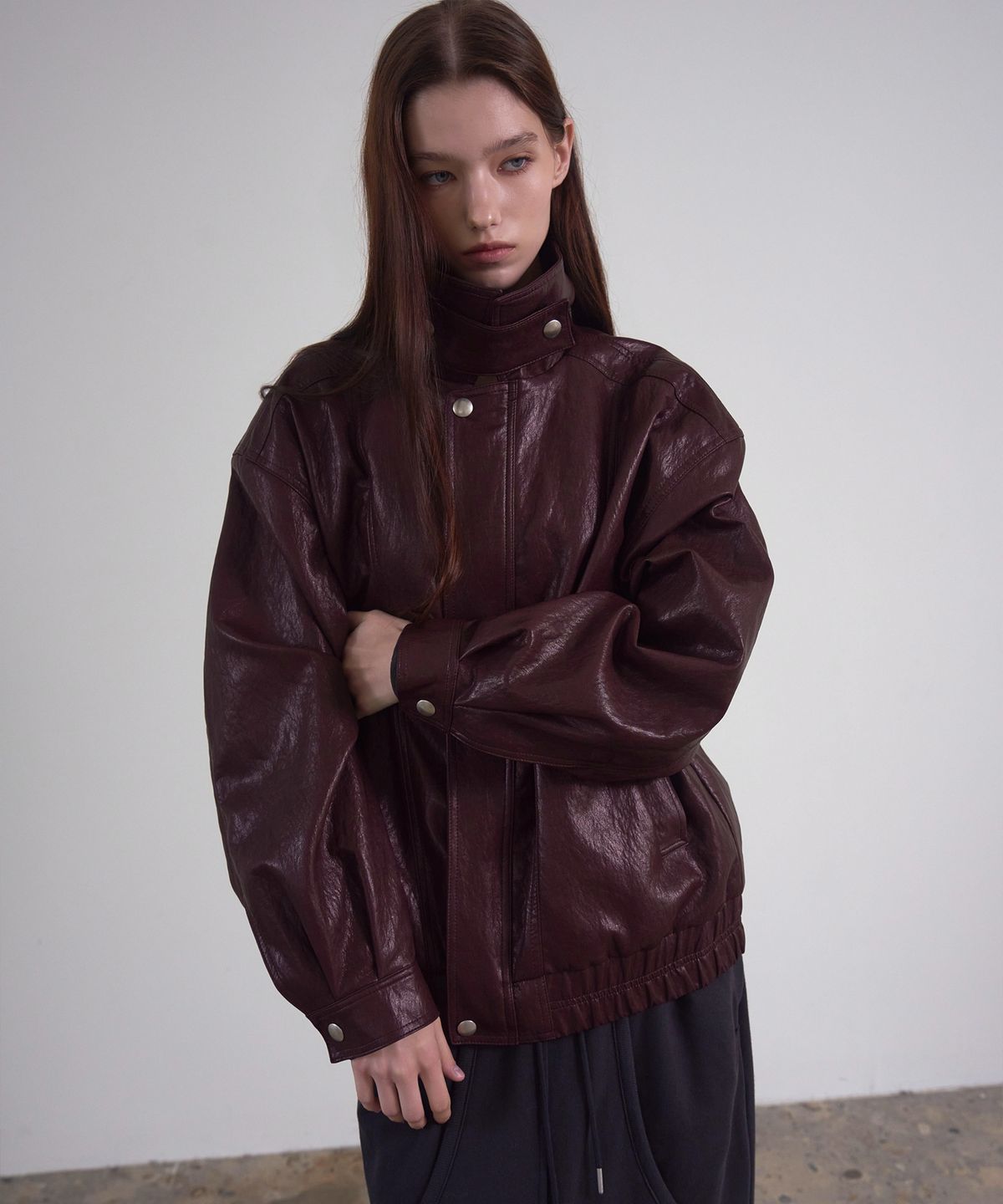 신앤리(SSIN AND LEE) Backstage High-Neck Leather Jacket Burgundy