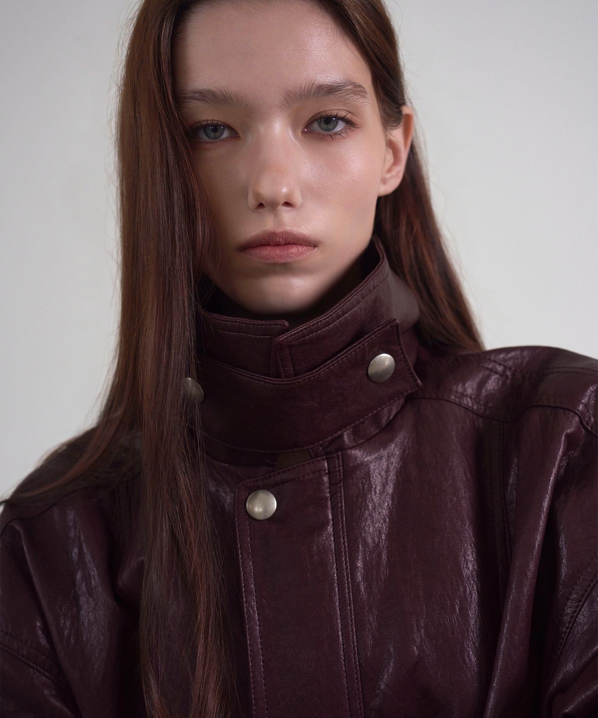 신앤리(SSIN AND LEE) Backstage High-Neck Leather Jacket Burgundy