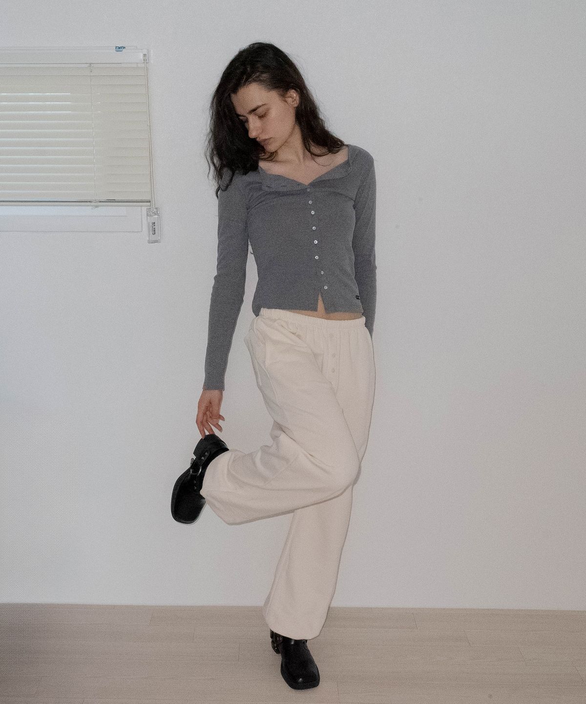 칙스(CHICKS) 데일리 버튼 벌룬 스웻 조거 팬츠 크림