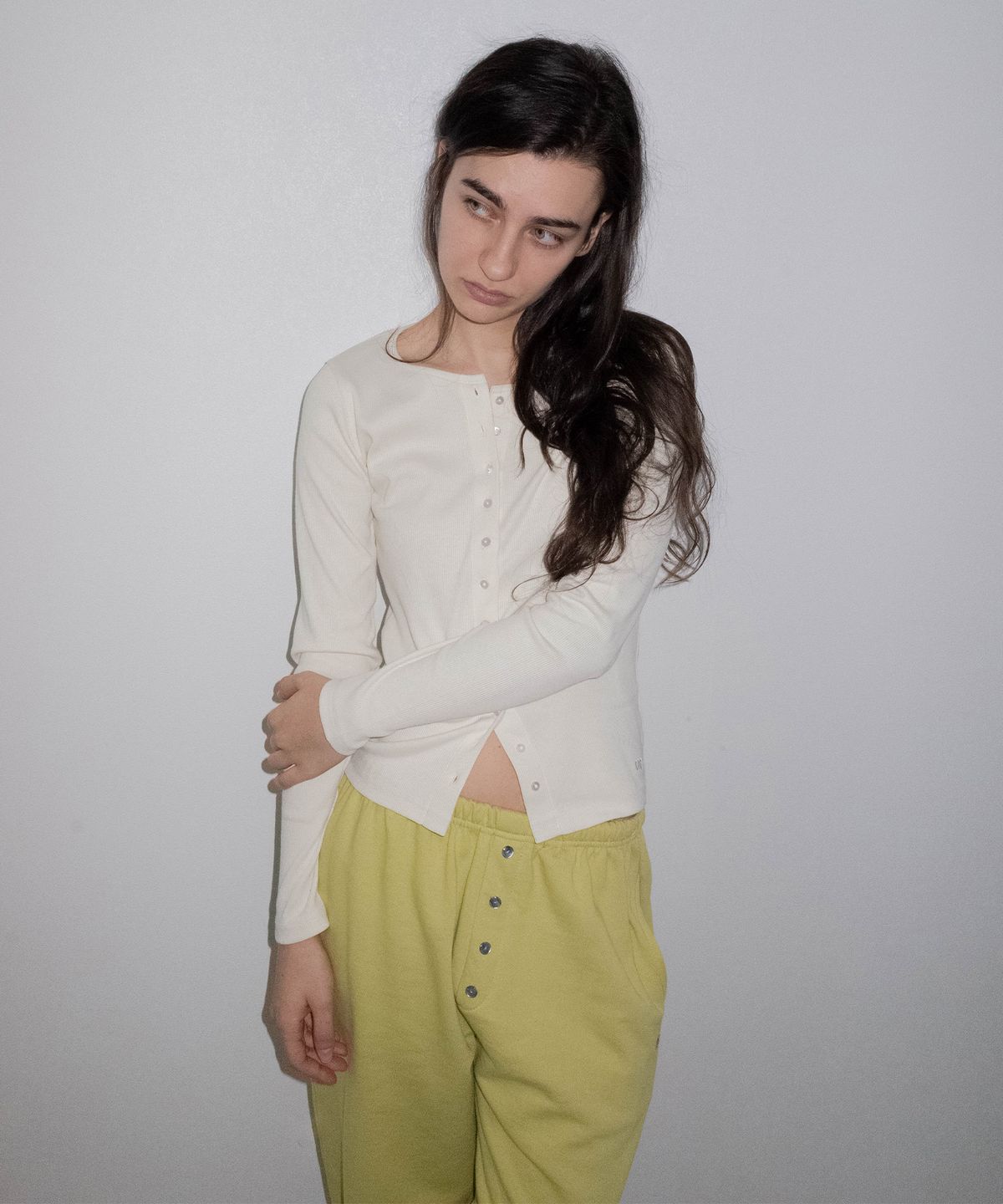 칙스(CHICKS) 데일리 버튼 벌룬 스웻 조거 팬츠 올리브