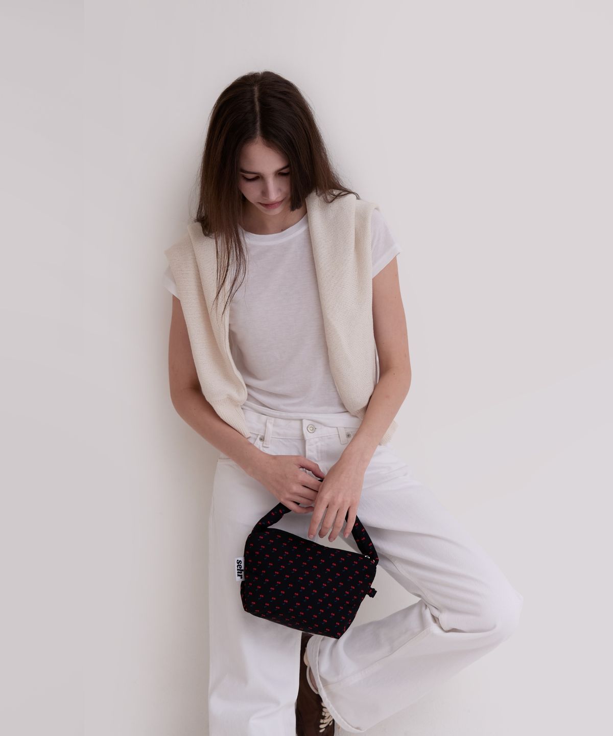 세르(SEHR) Cherry Pouch Bag (Black)