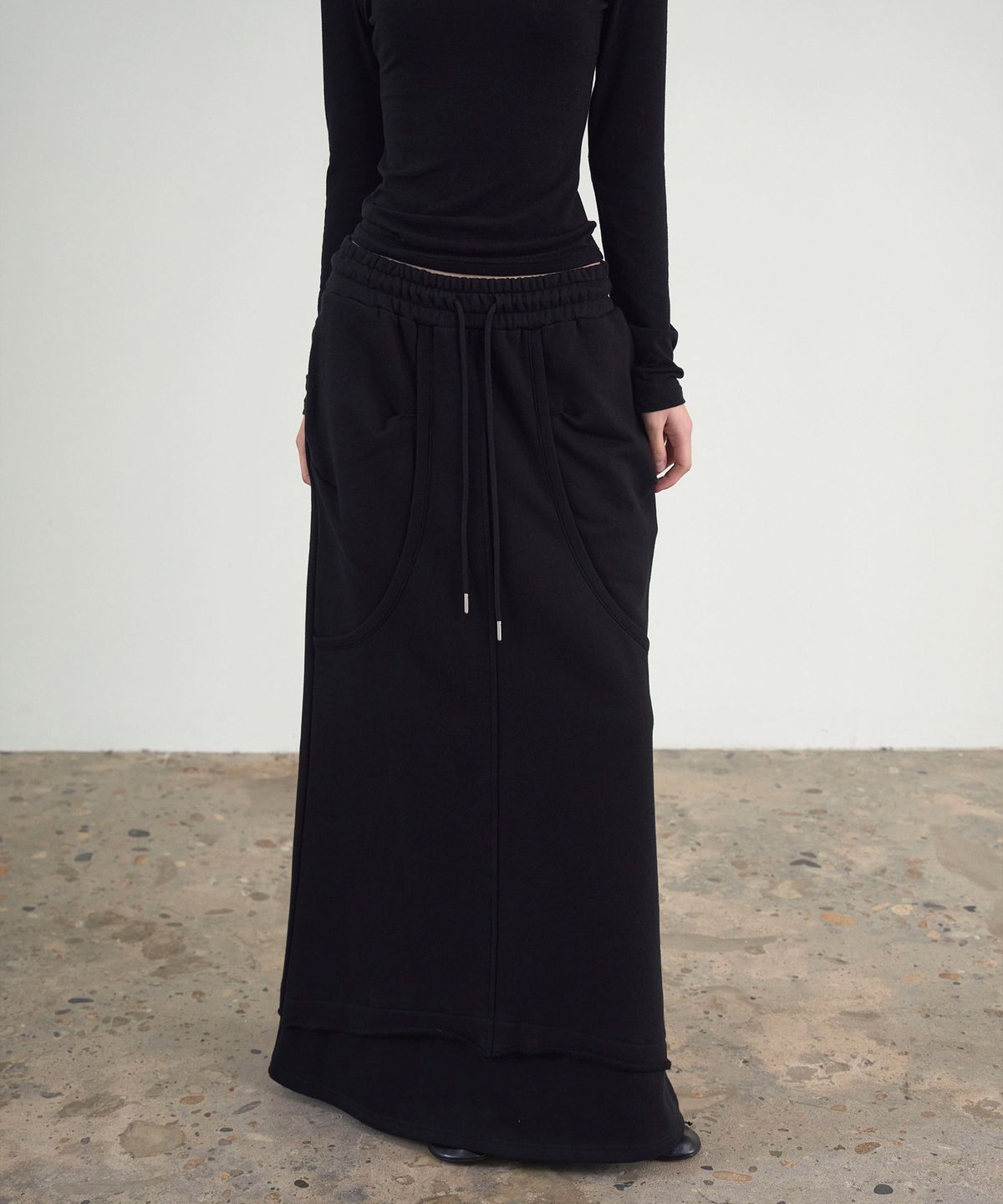 신앤리(SSIN AND LEE) Off-Duty Maxi Sweat Skirt Black
