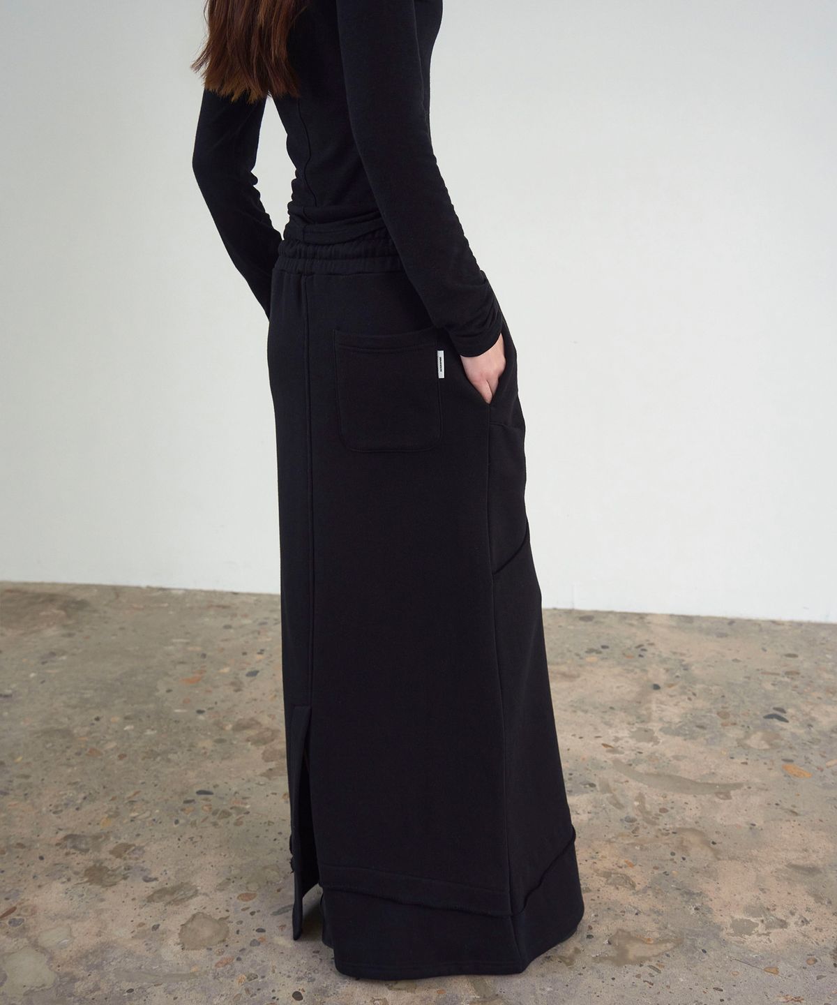 신앤리(SSIN AND LEE) Off-Duty Maxi Sweat Skirt Black