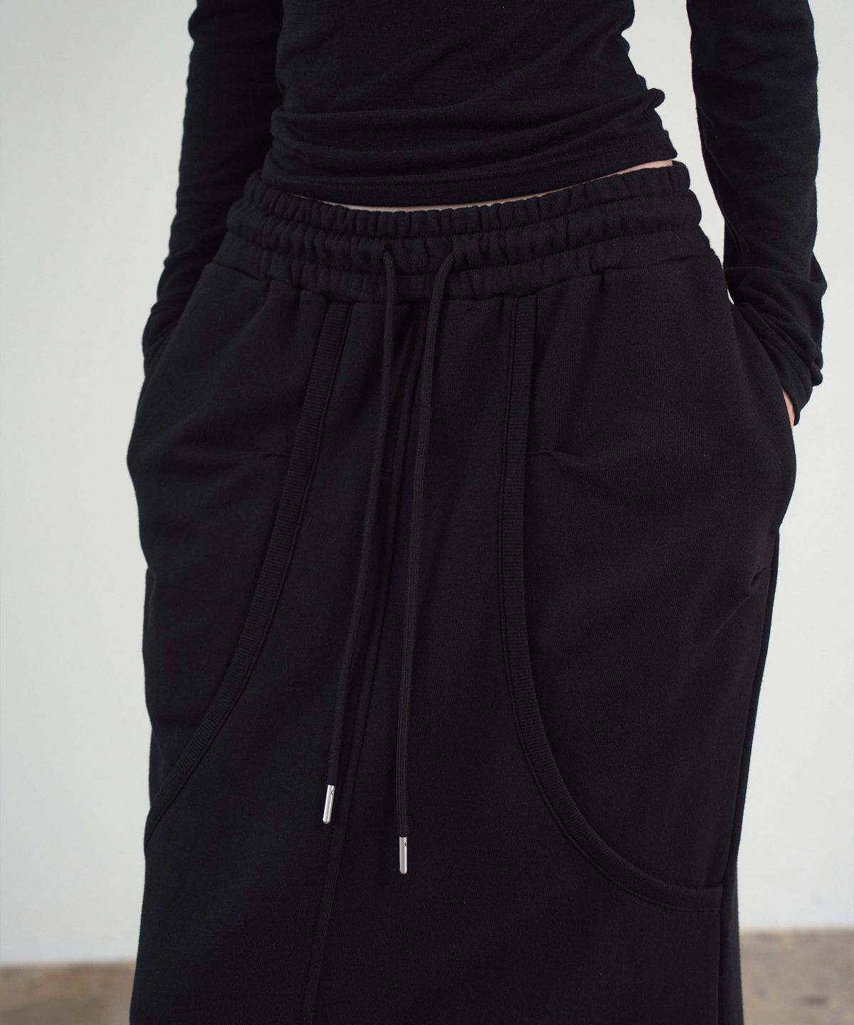 신앤리(SSIN AND LEE) Off-Duty Maxi Sweat Skirt Black
