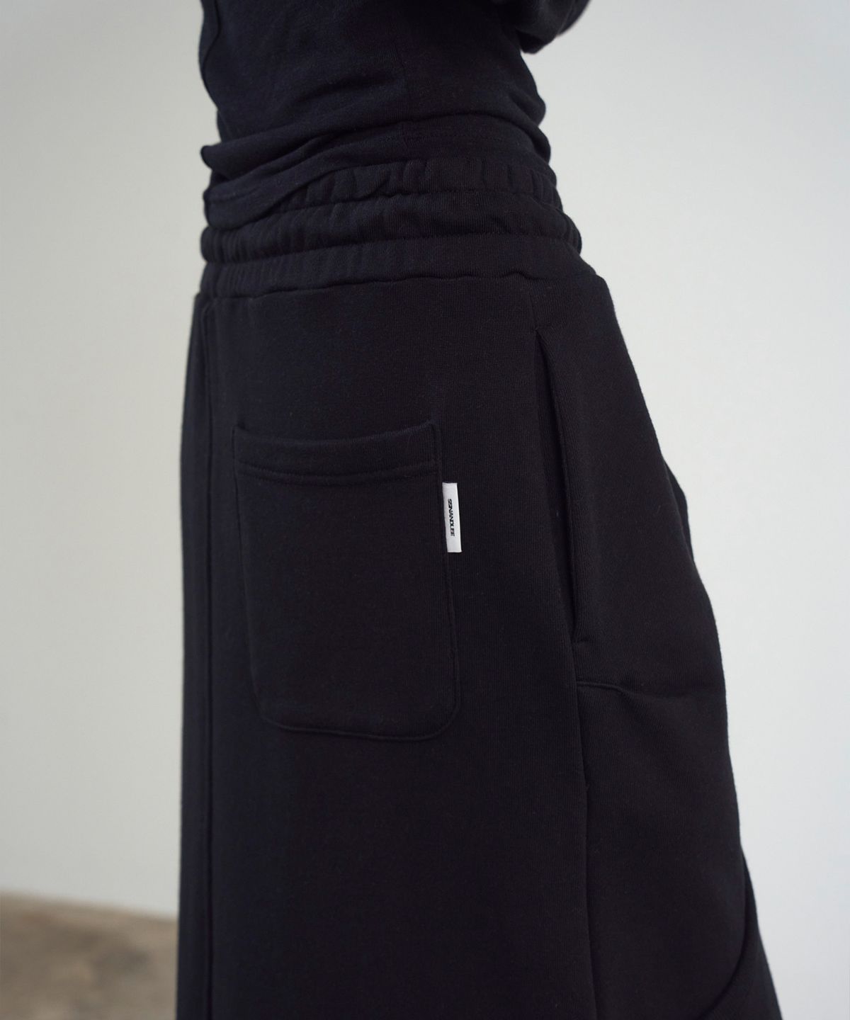 신앤리(SSIN AND LEE) Off-Duty Maxi Sweat Skirt Black