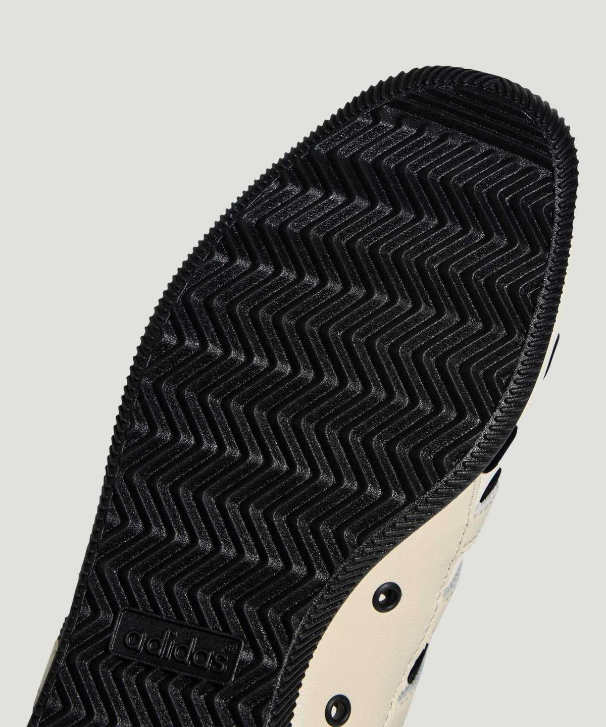 아디다스(ADIDAS) 안푸 - 화이트:블랙:레드 / LA1363