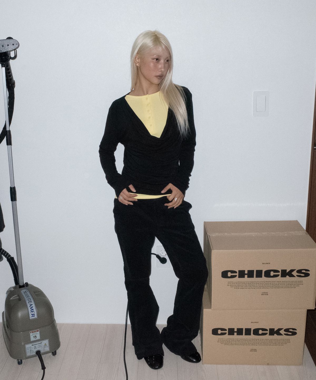 칙스(CHICKS) 텐셀 카울 드레이프 셔링 롱슬리브 티셔츠 블랙