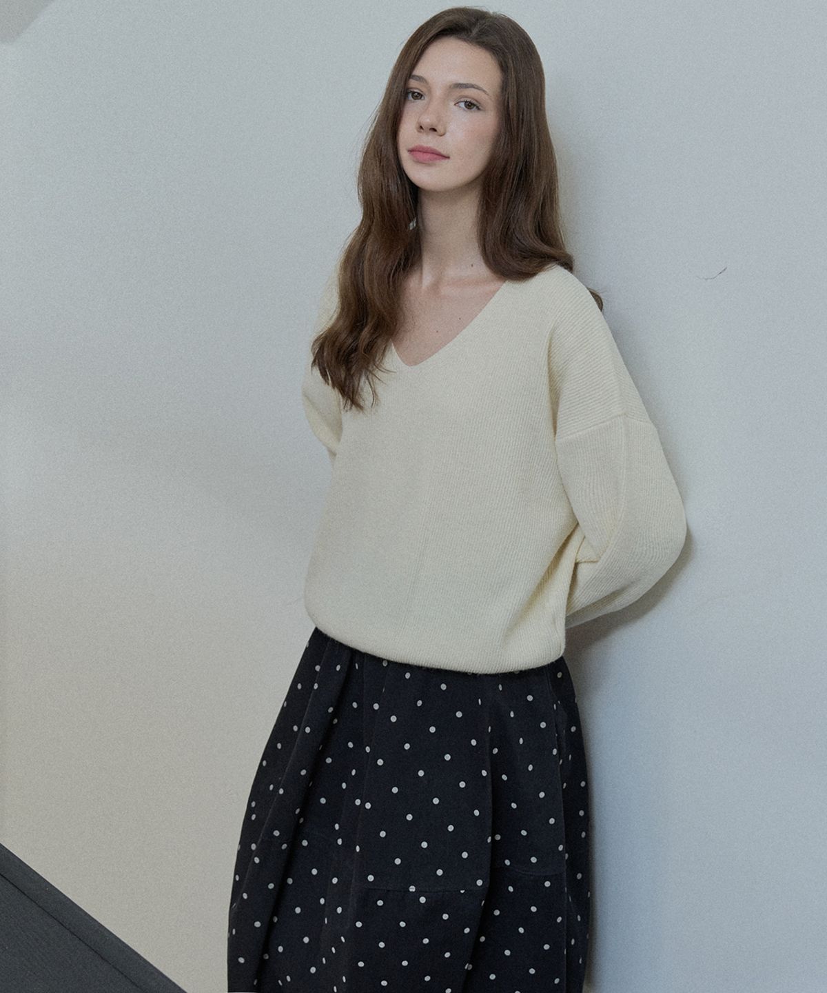 아방(AVANT-G) V-neck Oversized Knit Pullover - CREAM