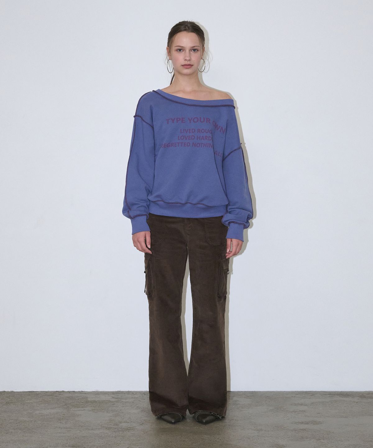 로타입(ROUGHTYPE) Color Stitch Off-shoulder Sweatshirt - Blue purple