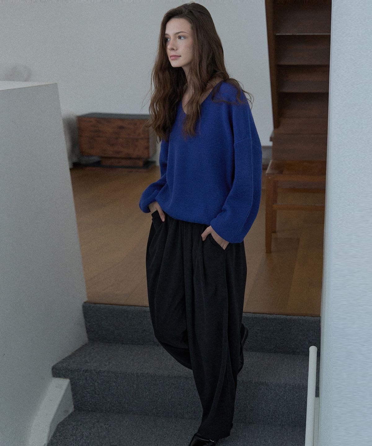 아방(AVANT-G) V-neck Oversized Knit Pullover - BLUE
