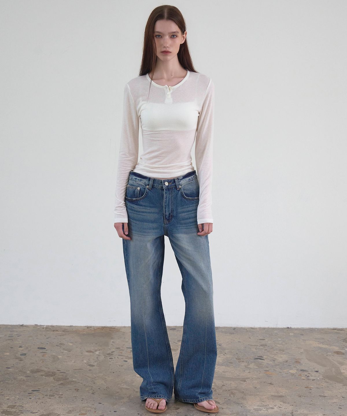 신앤리(SSIN AND LEE) Bare Henley Neck T-shirt White