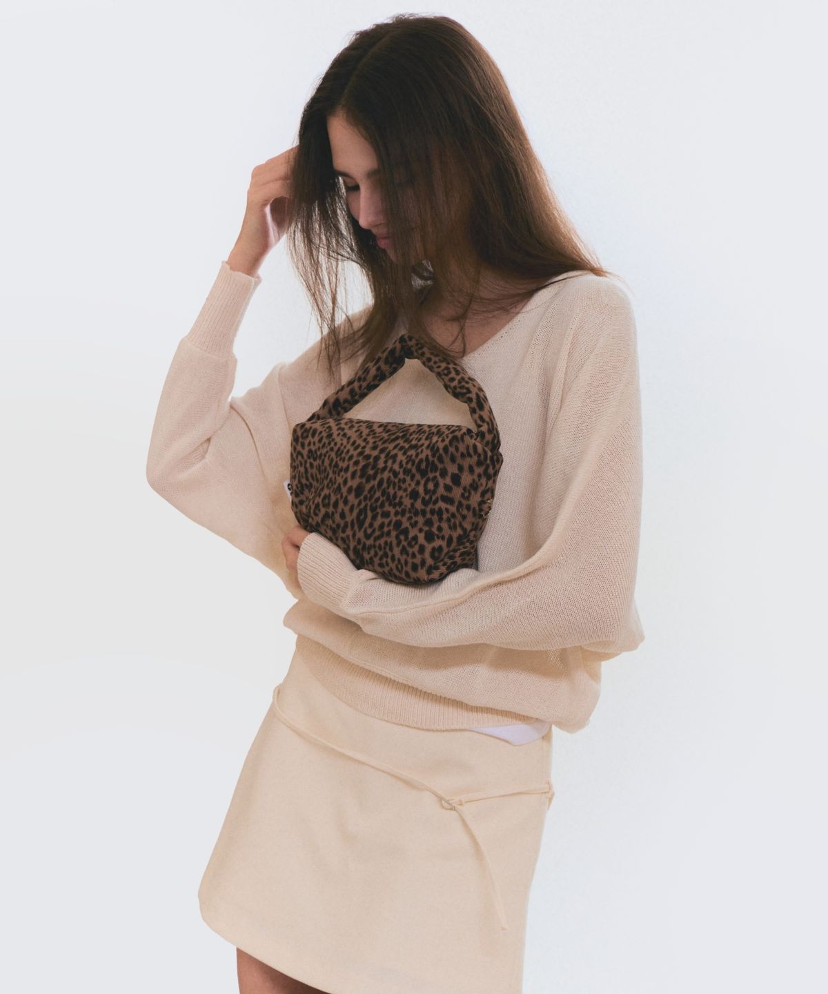 세르(SEHR) Leopard Corduroy Pouch Bag (Brown)