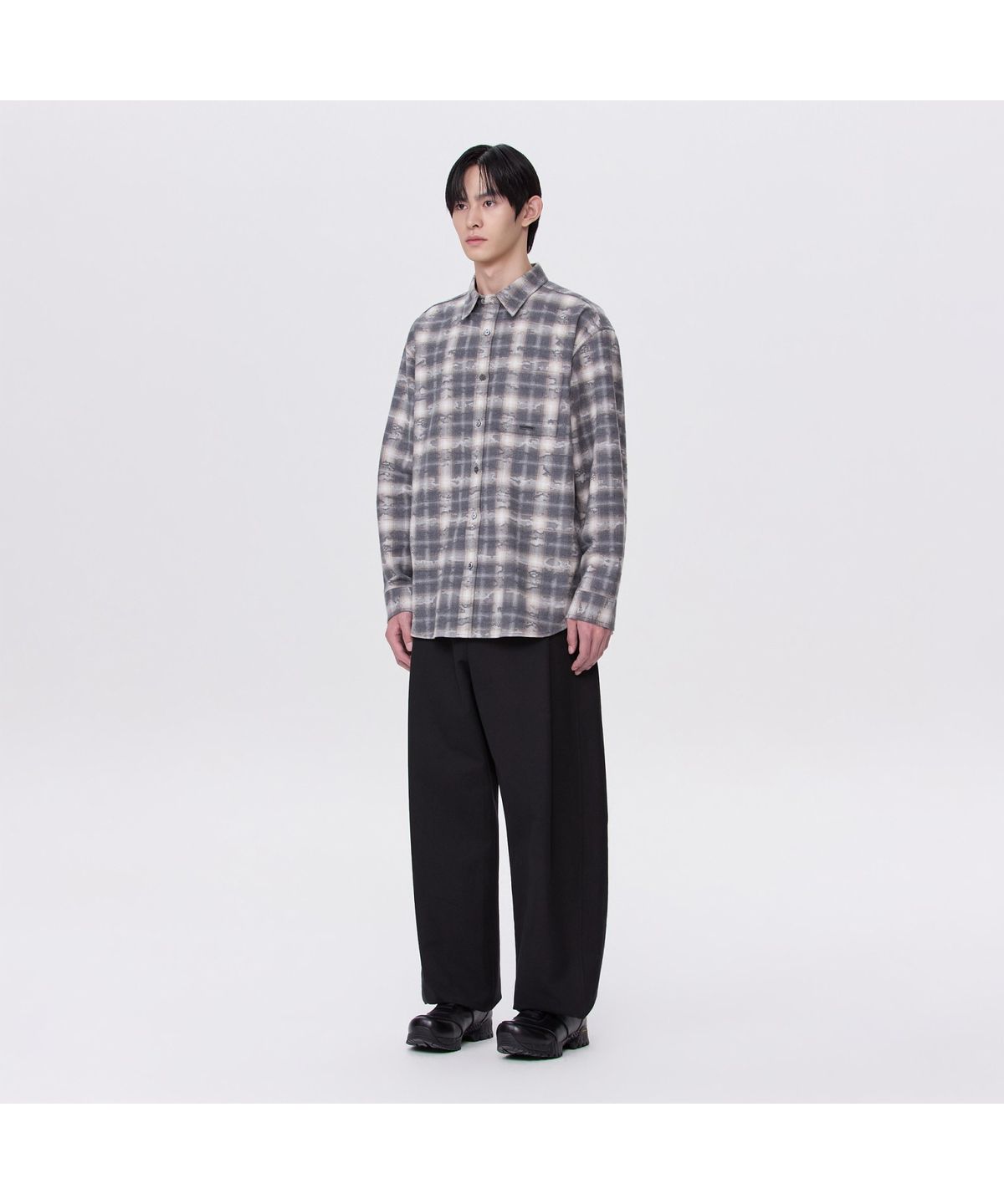 커스텀멜로우(CUSTOMELLOW) 그레이 오버핏 데미지 체크 셔츠 CWSAA26623GYX