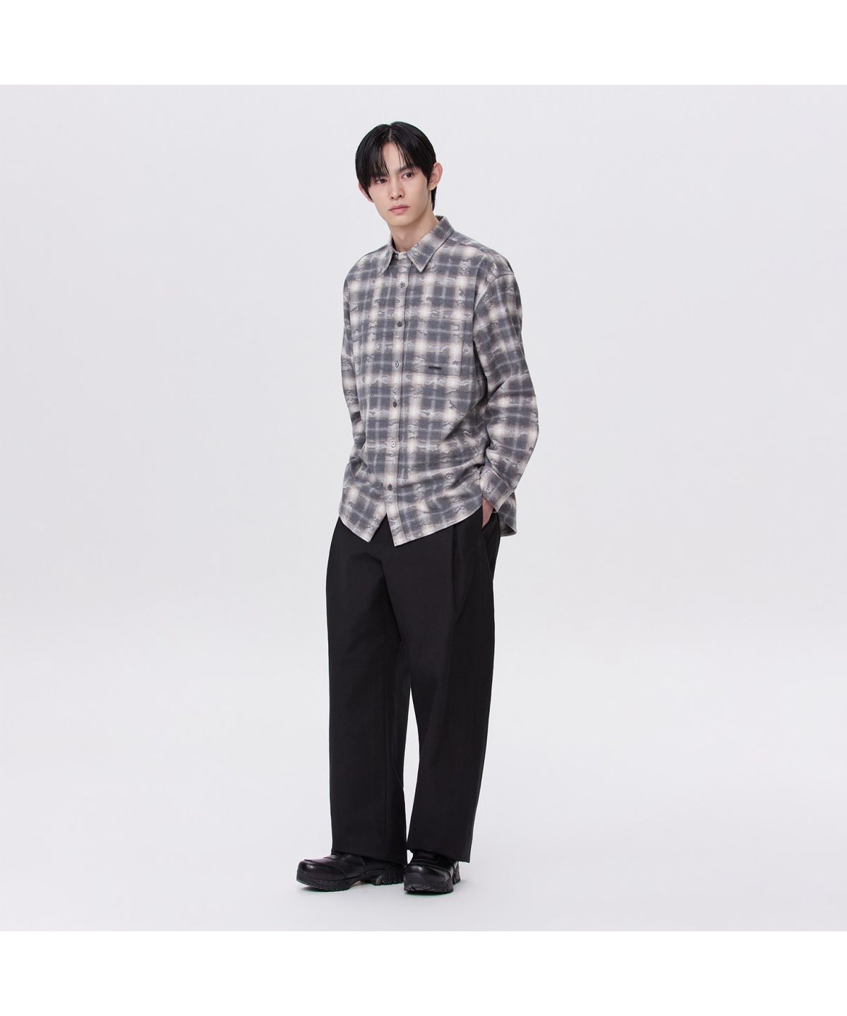 커스텀멜로우(CUSTOMELLOW) 그레이 오버핏 데미지 체크 셔츠 CWSAA26623GYX
