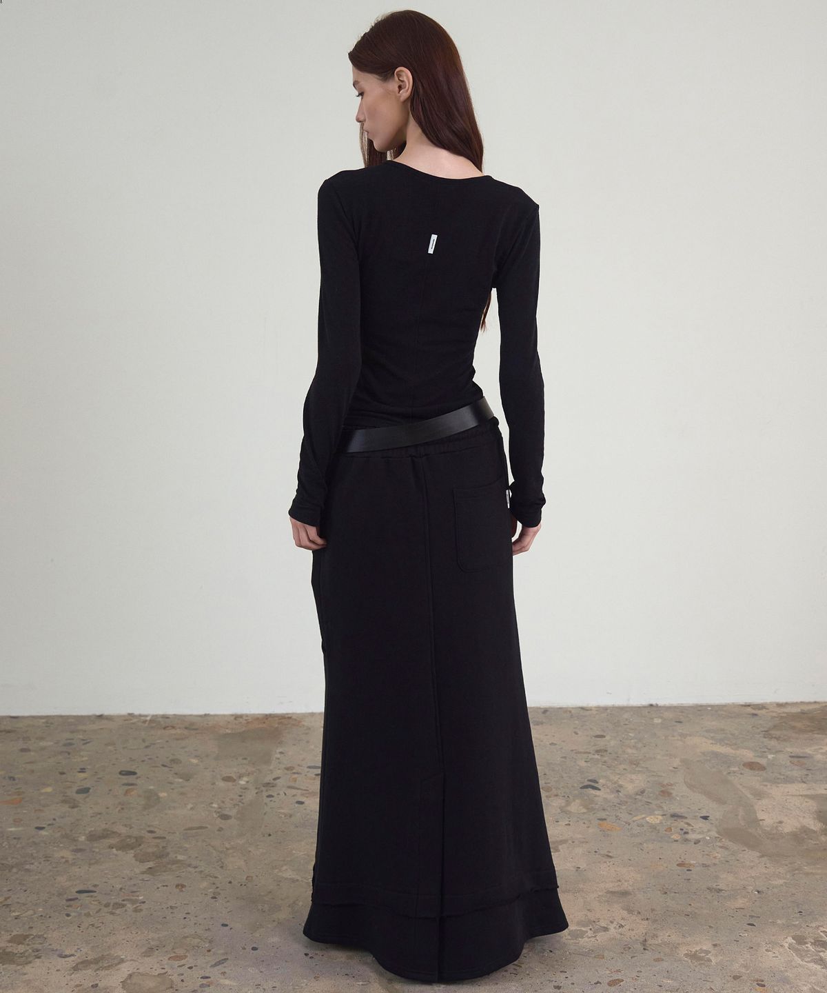 신앤리(SSIN AND LEE) Bare Henley Neck T-shirt Black