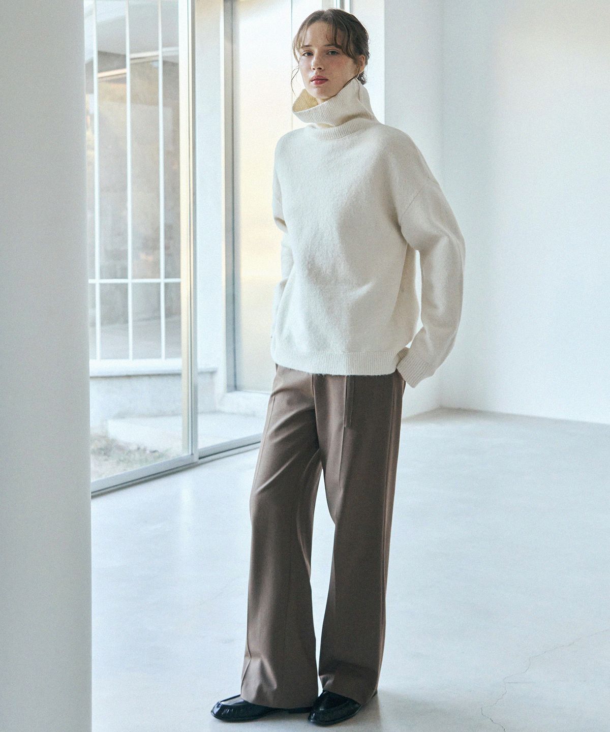 드로우핏 우먼(DRAWFIT WOMEN) 헤어리 울 오버핏 터틀넥 니트 [IVORY]