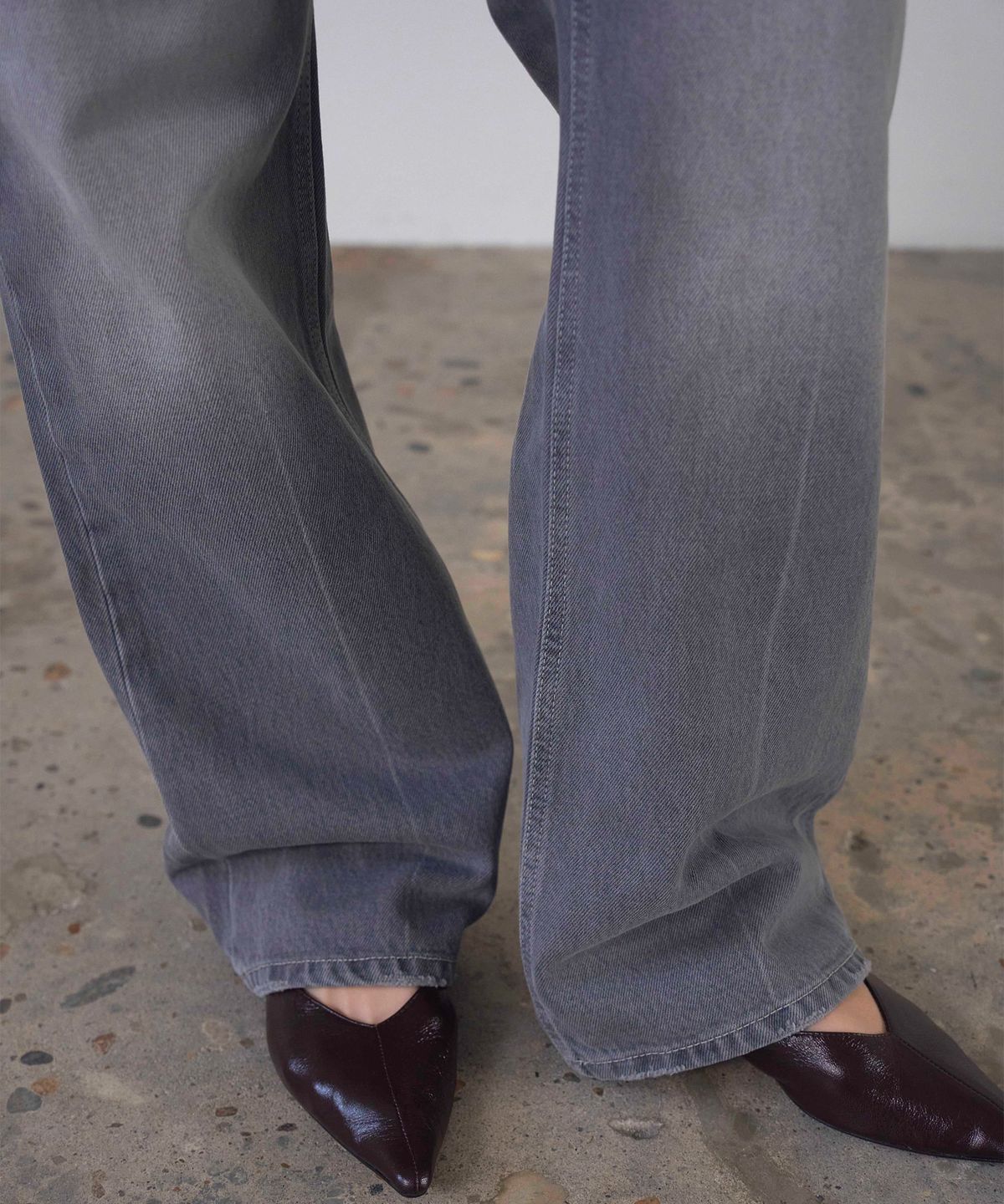 신앤리(SSIN AND LEE) Hailey Washed Denim Pants Grey