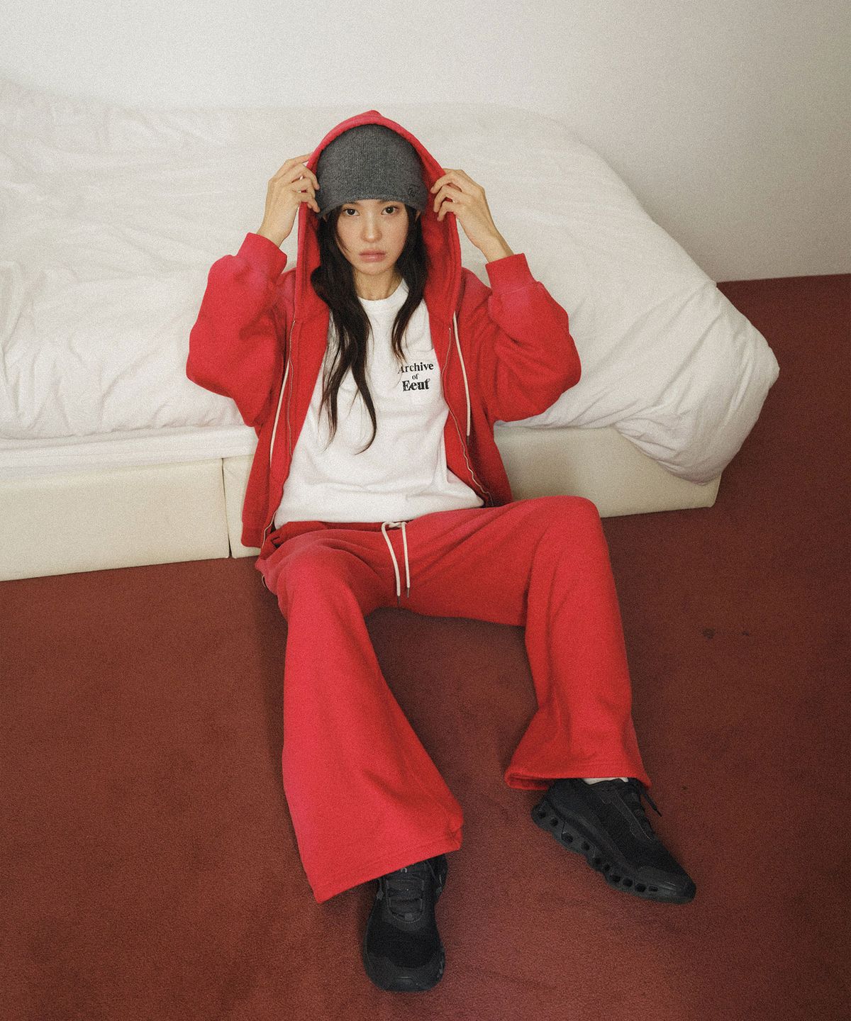이우트(EEUT) EEUT BASIC WASHED SWEATPANTS / RED
