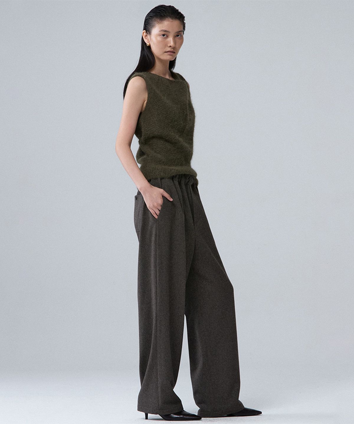 우마뭉(UMARMUNG) Peruvian baby alpaca yarn cowl neck vest_Khaki