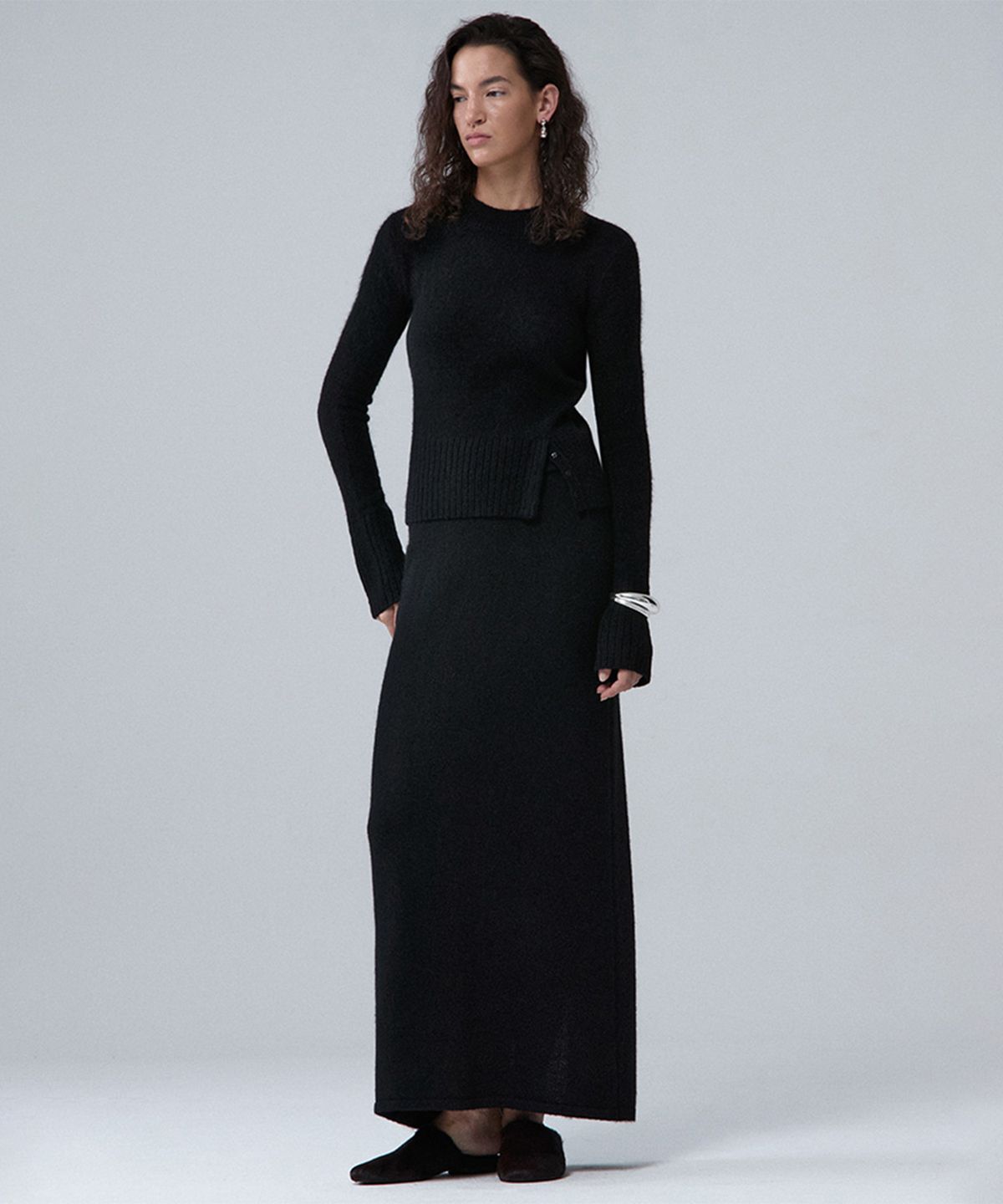 우마뭉(UMARMUNG) Baby alpaca button hem pullover_Black