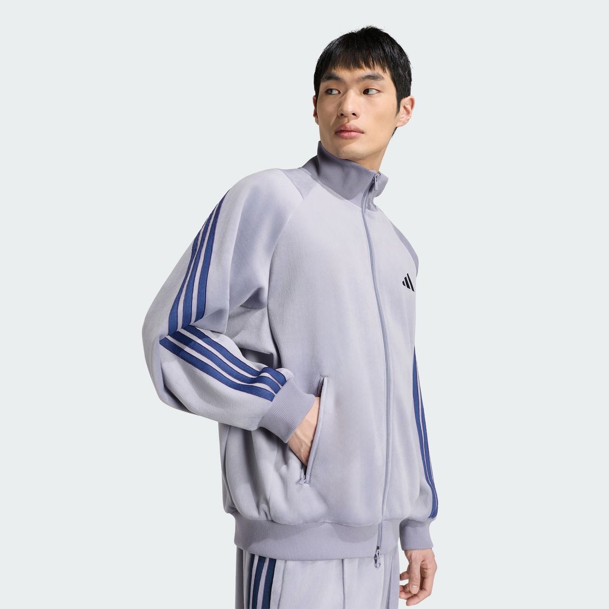 아디다스(ADIDAS) 스타디움 루즈 핏 벨루어 트랙 탑 KV8351