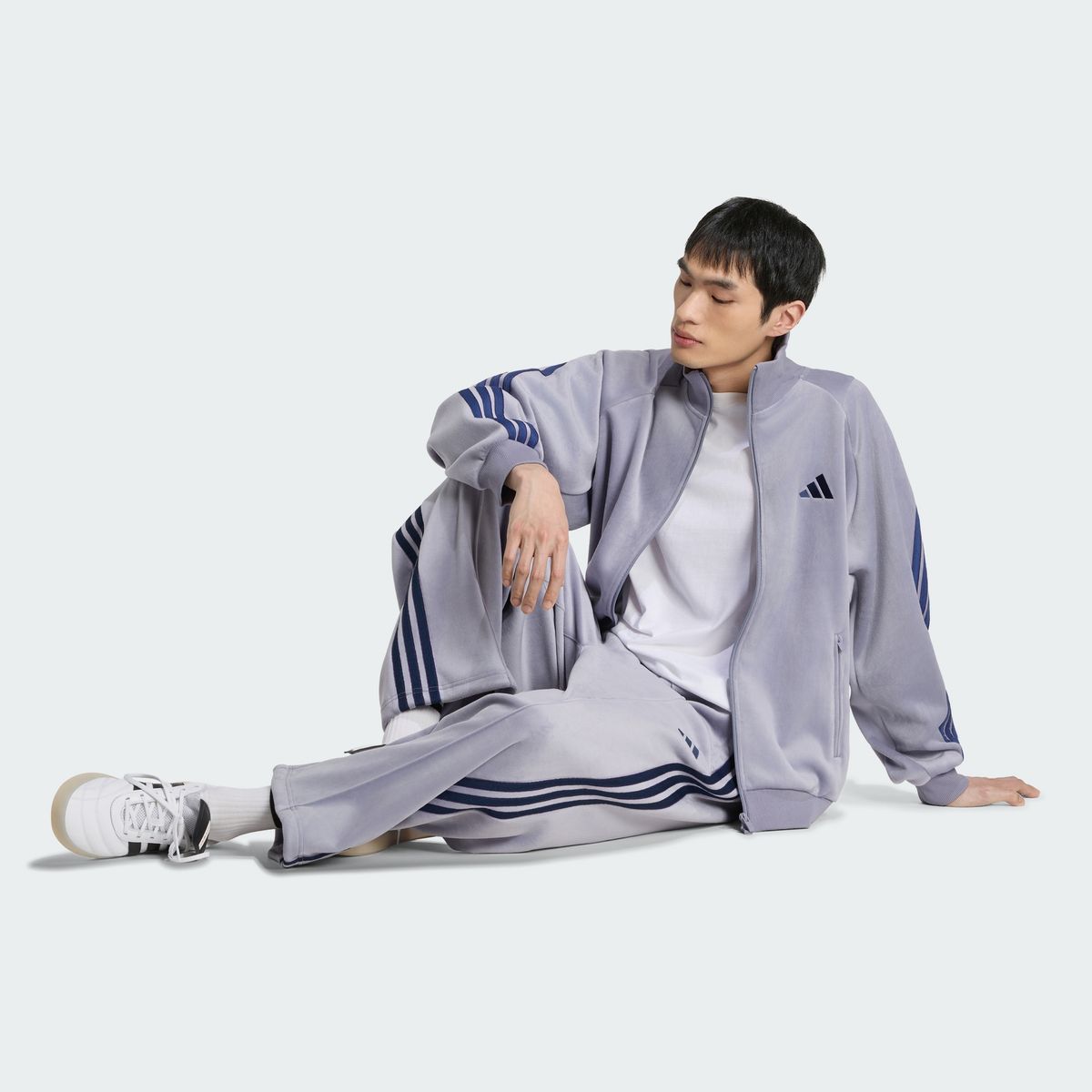 아디다스(ADIDAS) 스타디움 루즈 핏 벨루어 풀렝스 오픈 헴 트랙 팬츠 KV5903