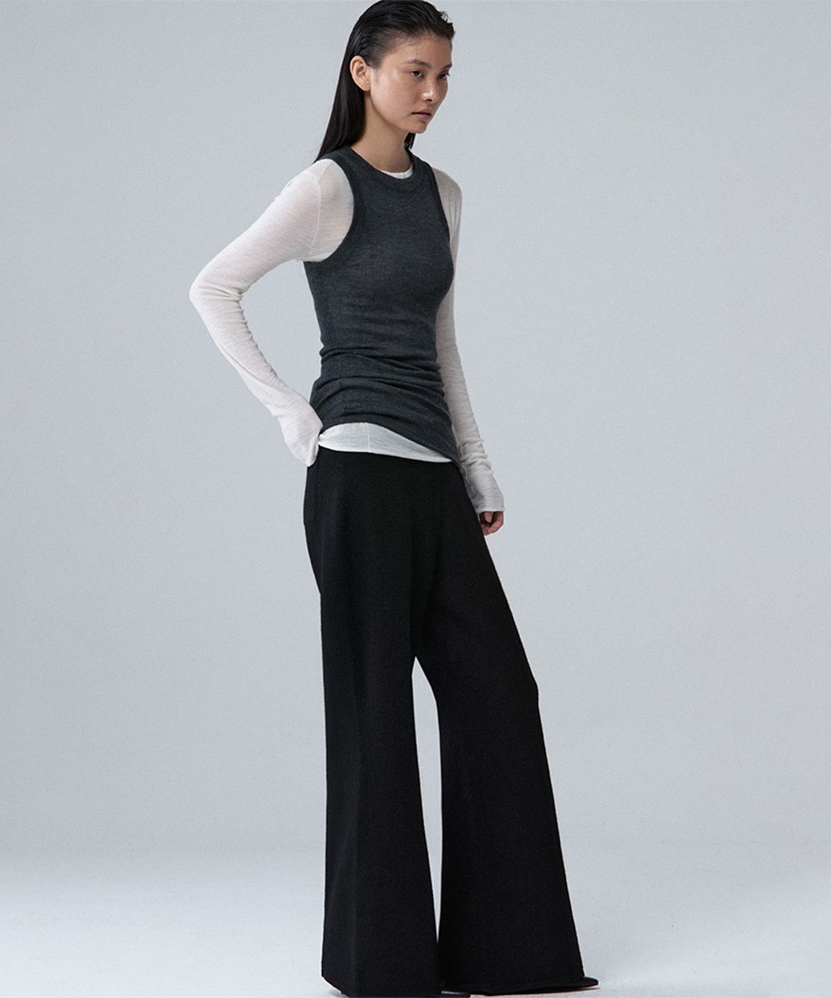 우마뭉(UMARMUNG) Pure merino boiled wool semi bell bottom pant_Black