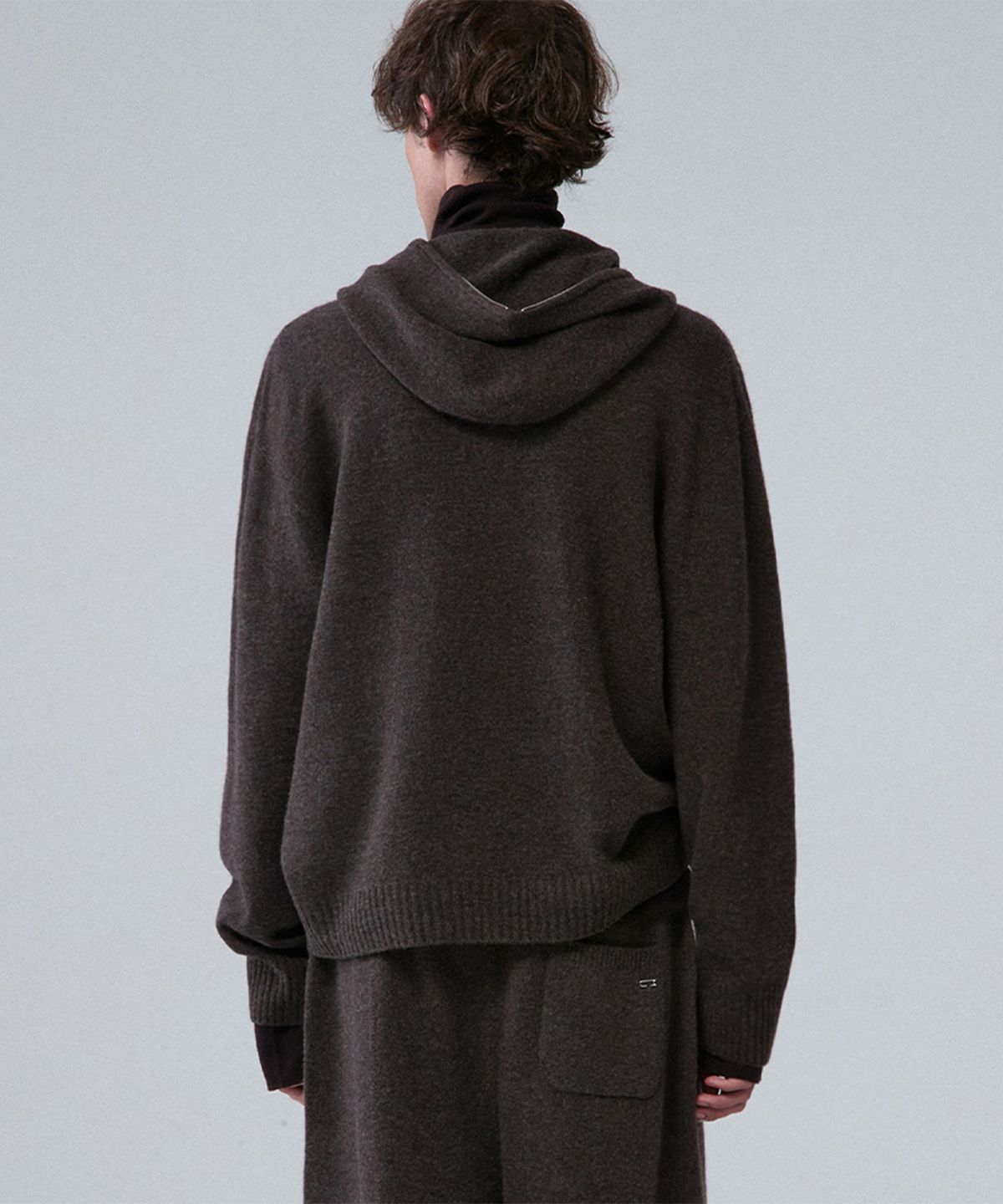 우마뭉(UMARMUNG) Super fine merino wool half zip up hooded pullover_Walnut
