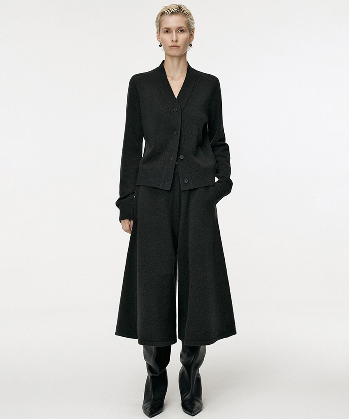 우마뭉(UMARMUNG) Wool cashmere Y neck cardigan_Moss green