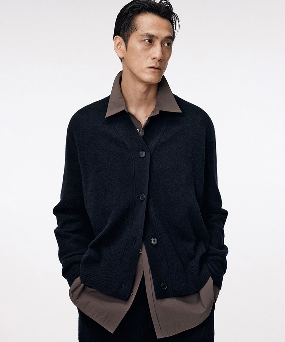 우마뭉(UMARMUNG) Wool cashmere Y neck cardigan_Deep sea
