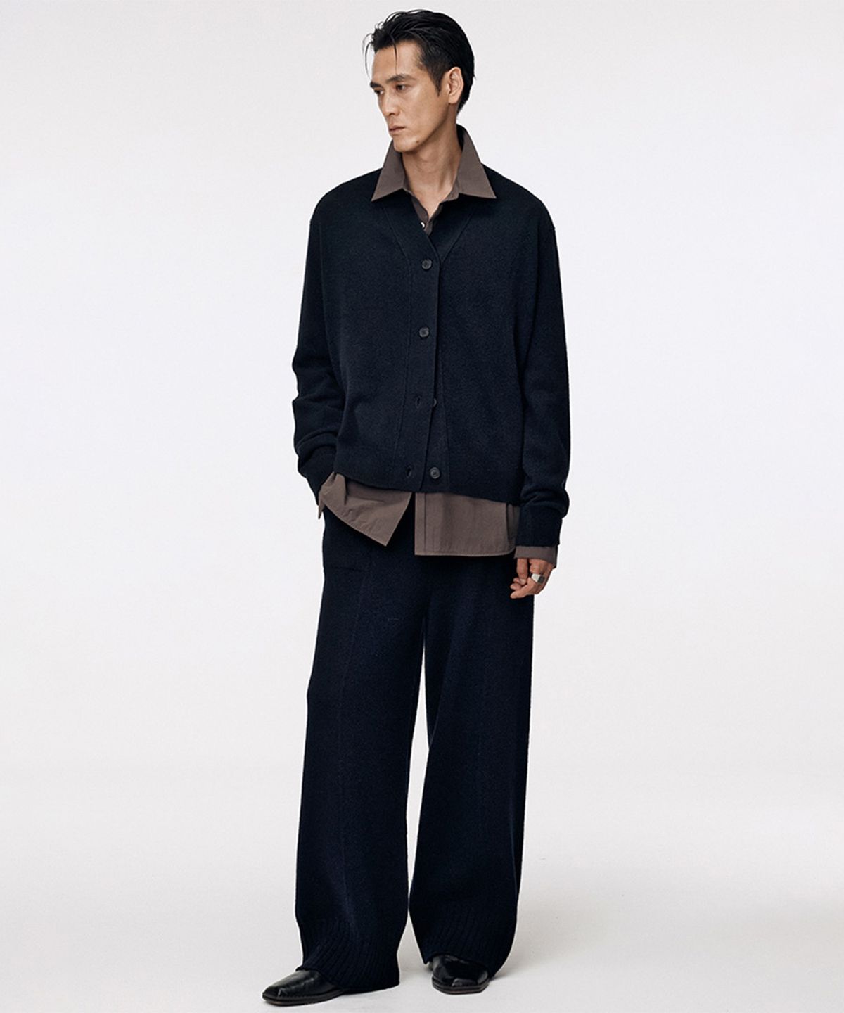 우마뭉(UMARMUNG) Wool cashmere Y neck cardigan_Deep sea