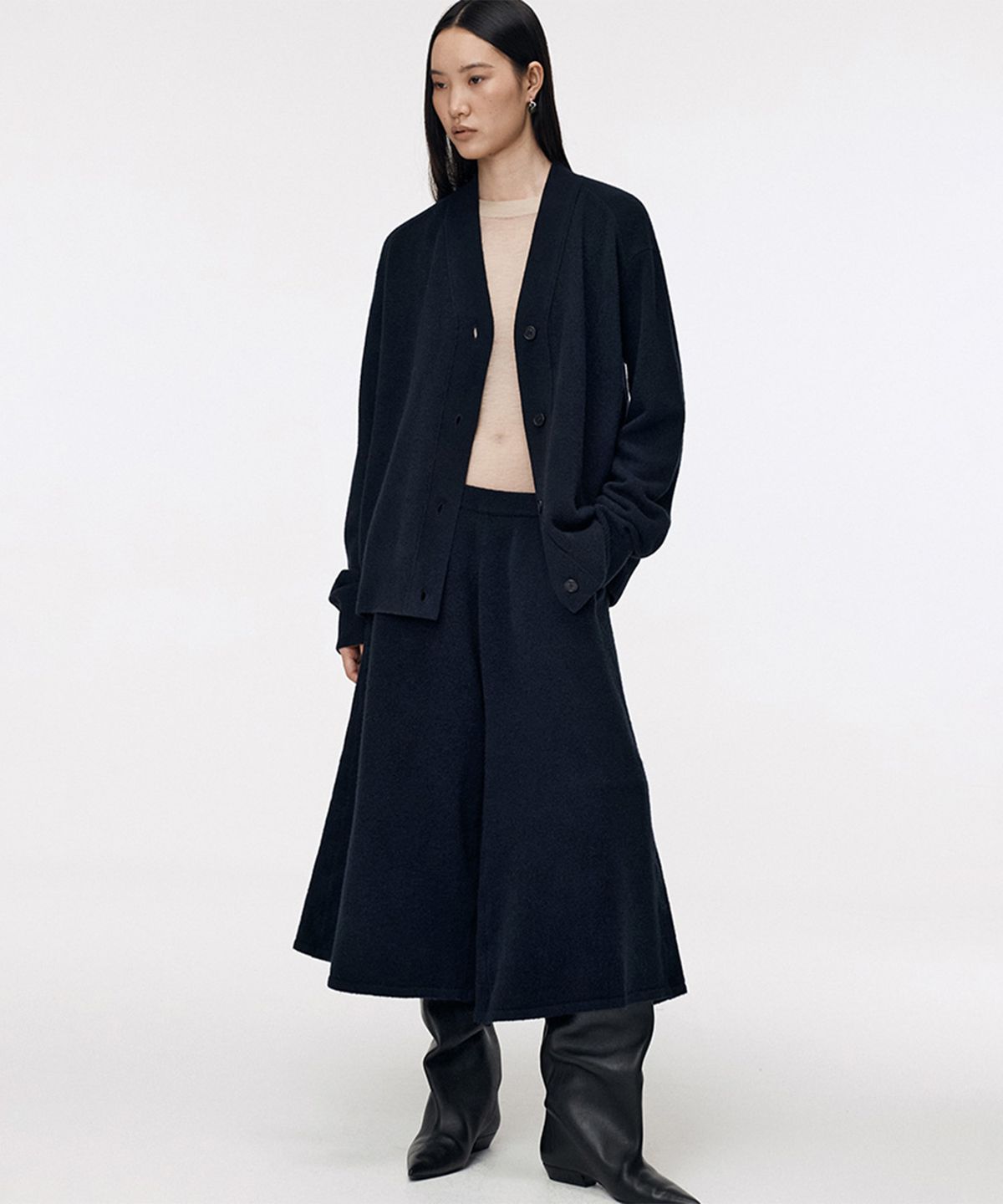 우마뭉(UMARMUNG) Wool cashmere Y neck cardigan_Deep sea