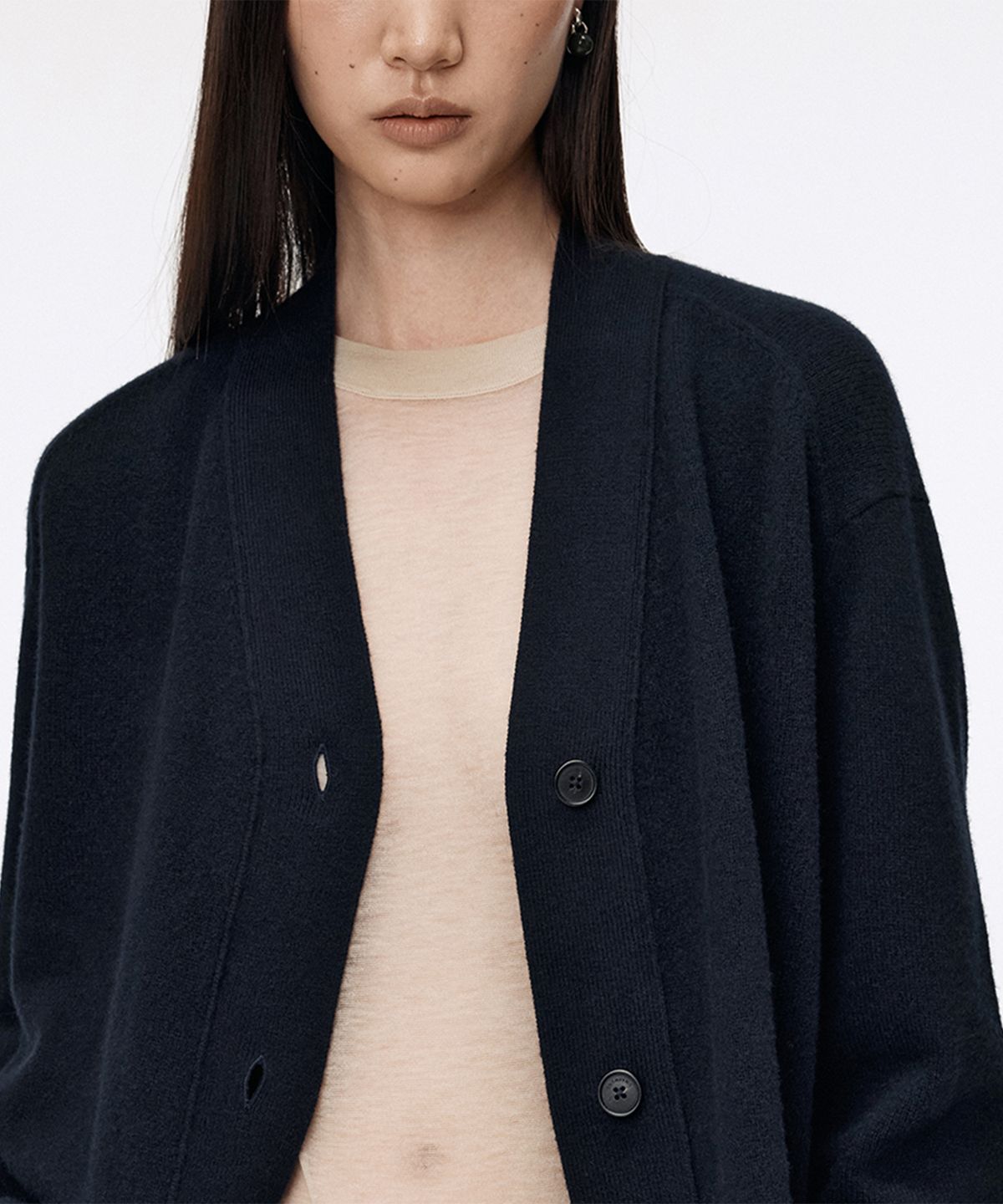 우마뭉(UMARMUNG) Wool cashmere Y neck cardigan_Deep sea