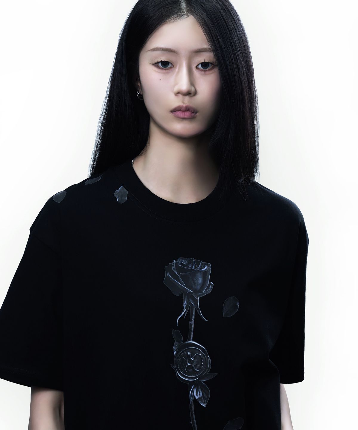 알트코드 아카이브(ALTCODE ARCHIVE) 폴린 페틀 로즈 아일렛 티셔츠 브랙