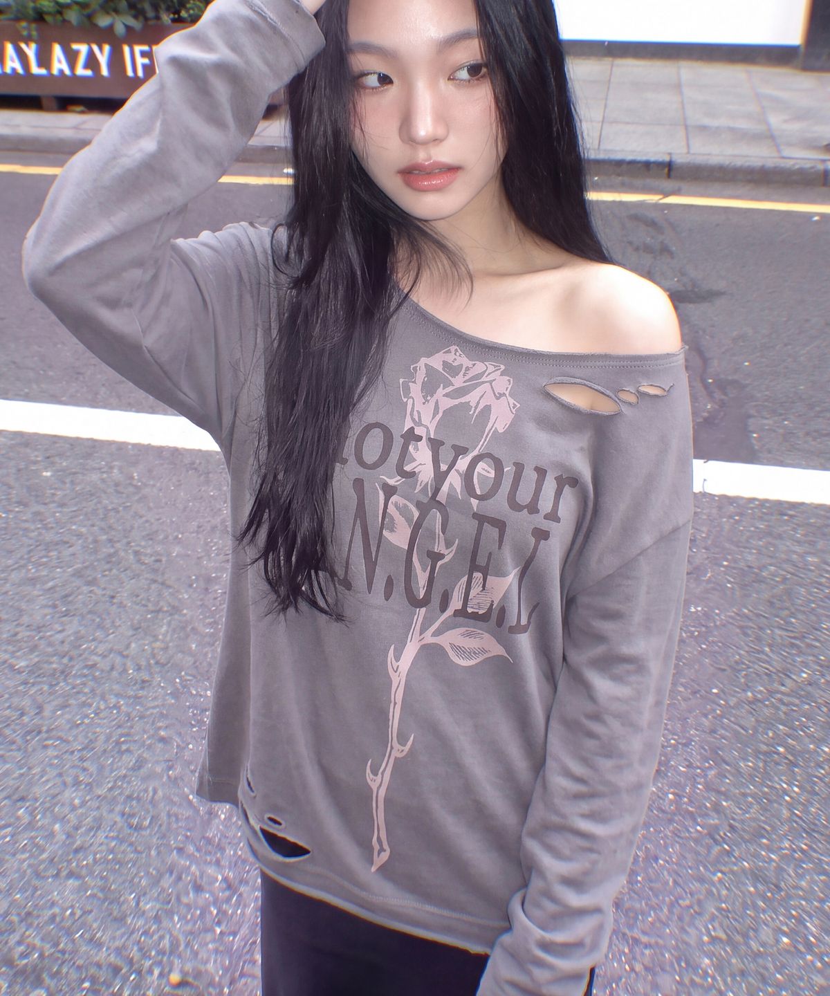 그레이버(GRAVER) [WOMAN]NOT YOUR ROSE 데미지 원숄더 롱슬리브_2color
