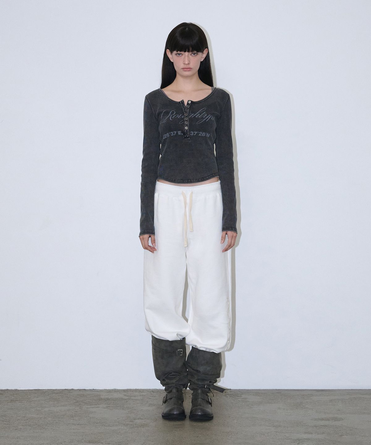 로타입(ROUGHTYPE) Slim Washed Henley Neck Long Sleeve - Black