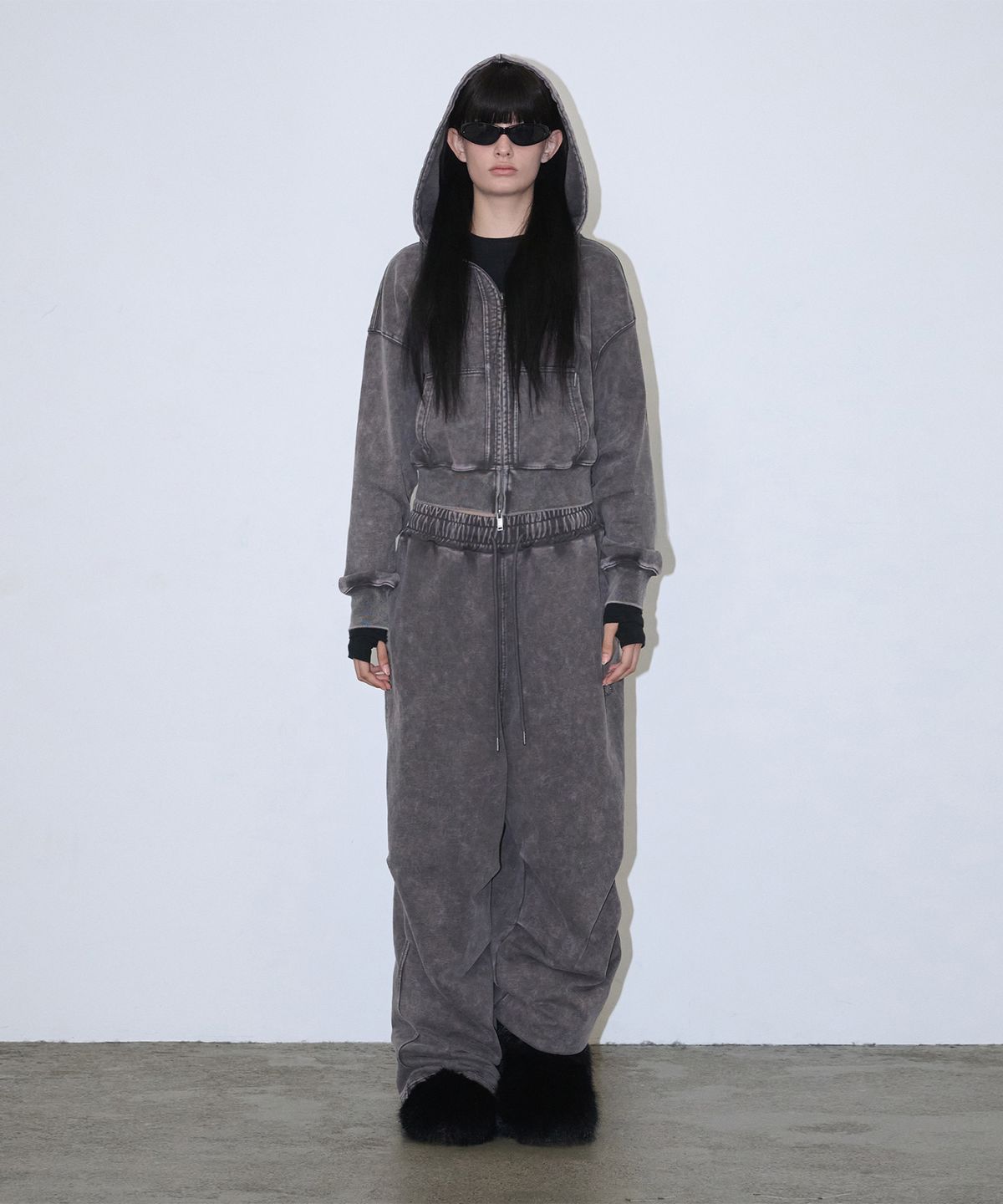 로타입(ROUGHTYPE) Pigment Stud Sweat Pants - Charcoal
