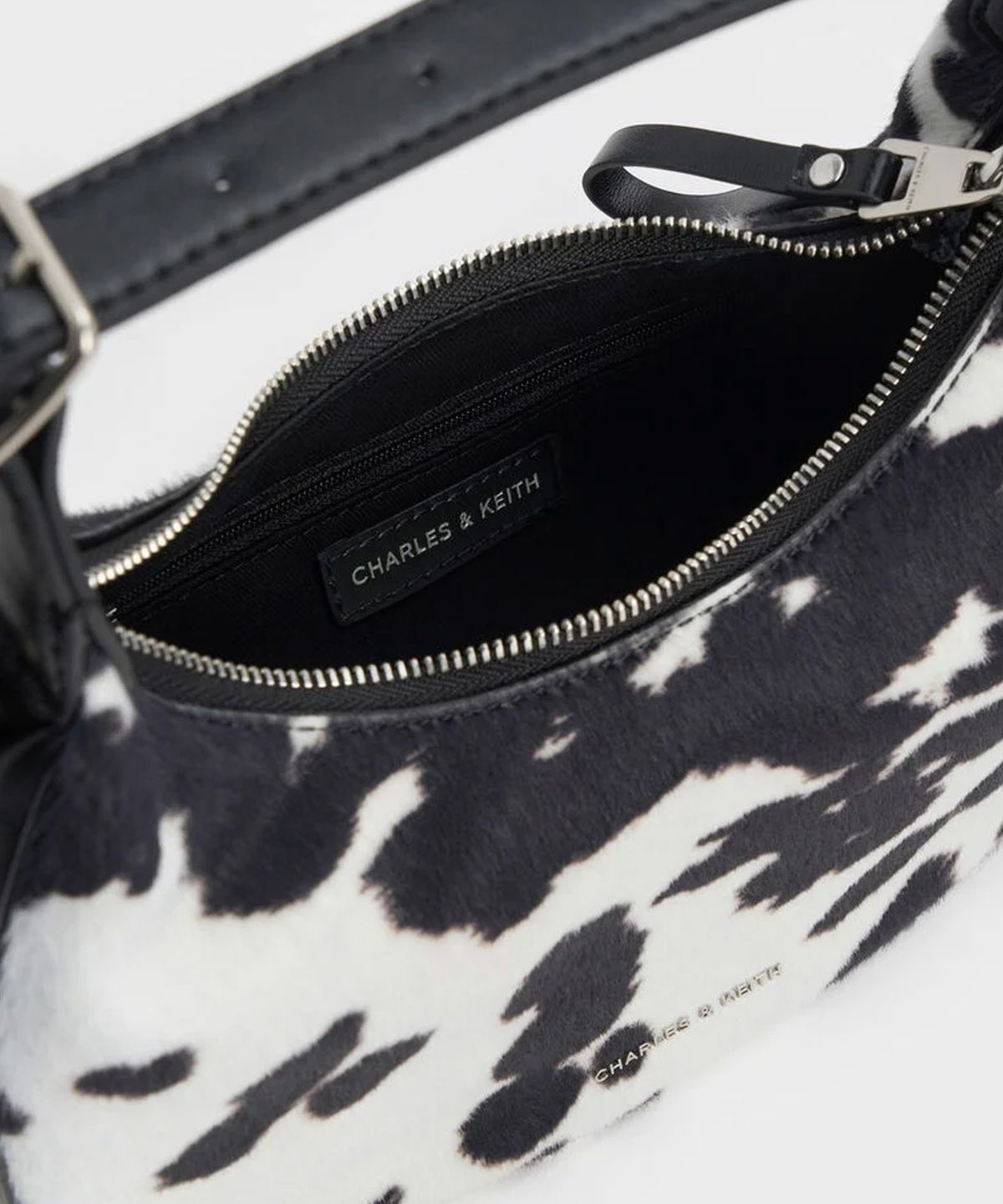 찰스앤키스(CHARLES & KEITH) 베가 퍼리 카우 프린트 호보백 CK2-40840659-B