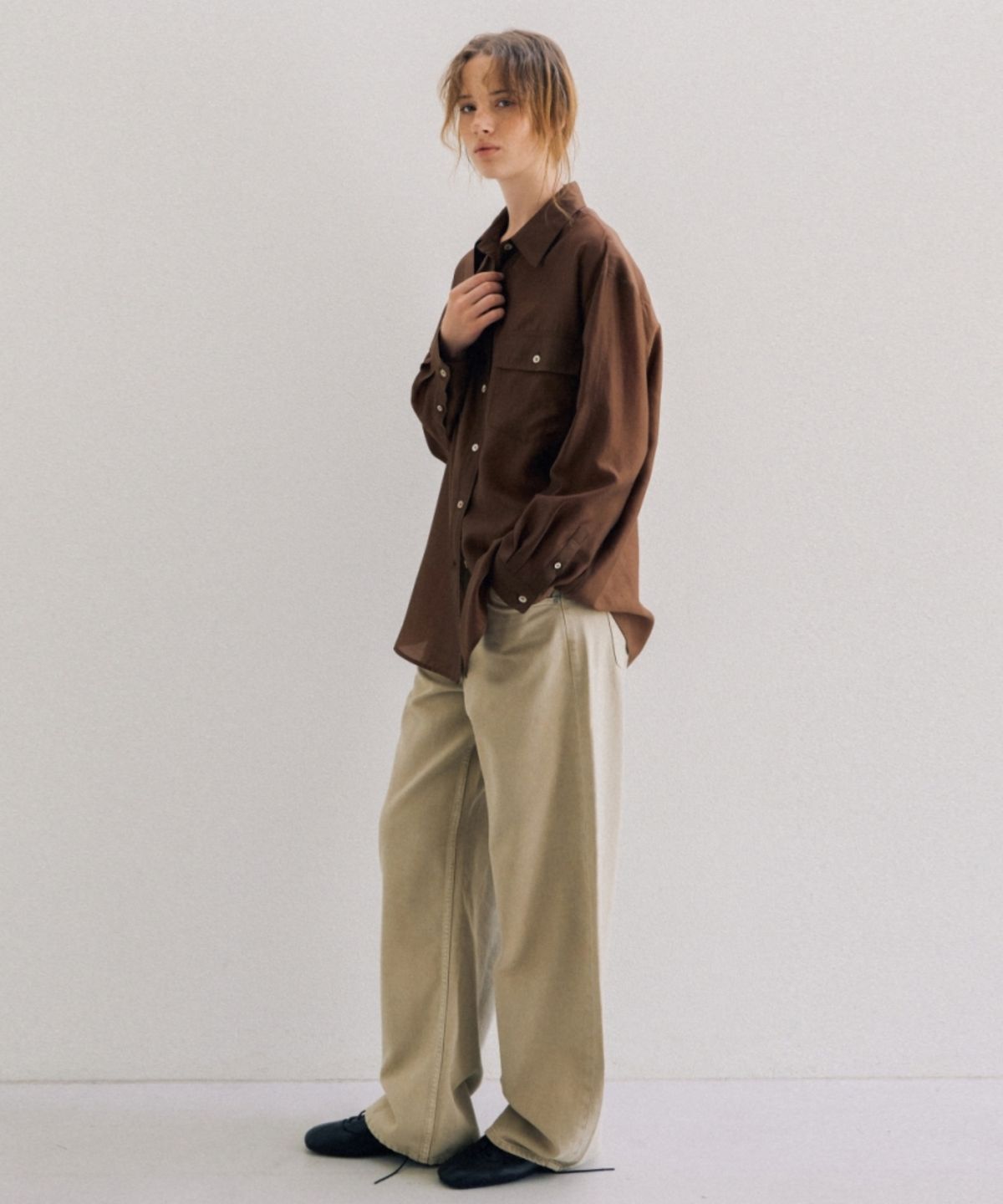 어나우트(UNNOUT) OVERSIZED SHEER SHIRT  BROWN