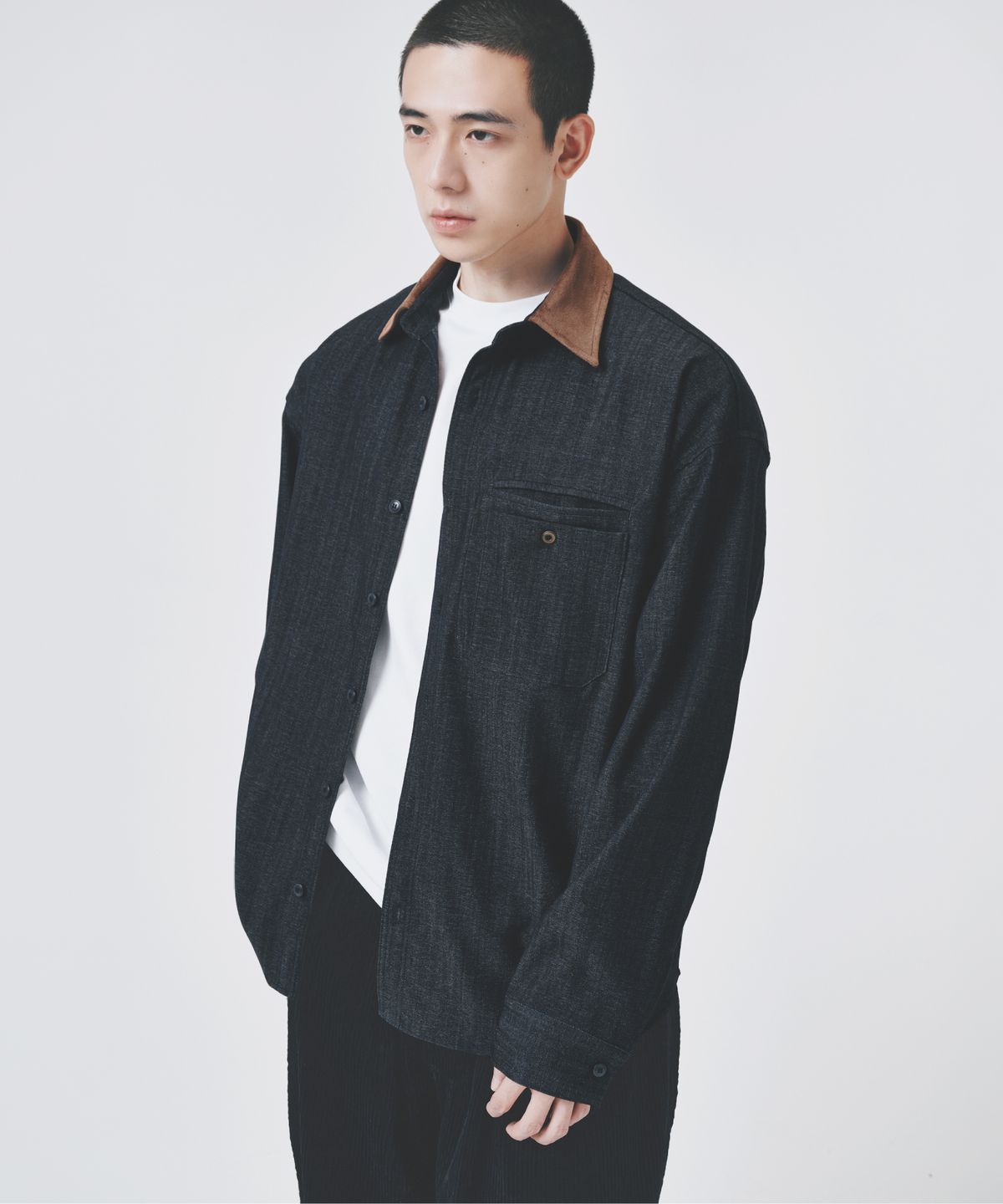콜드블랭킷(COLD BLANKET) 스웨이드 배색 오버핏 스트레치 데님 셔켓 네이비