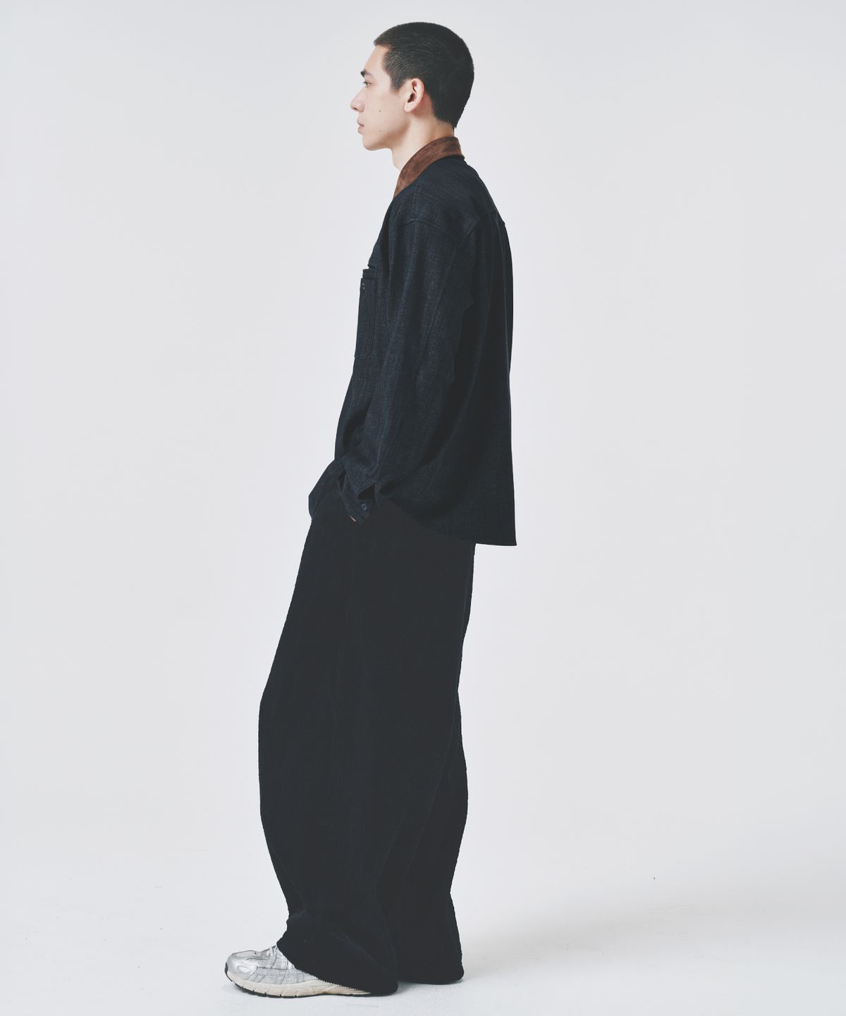 콜드블랭킷(COLD BLANKET) 스웨이드 배색 오버핏 스트레치 데님 셔켓 네이비