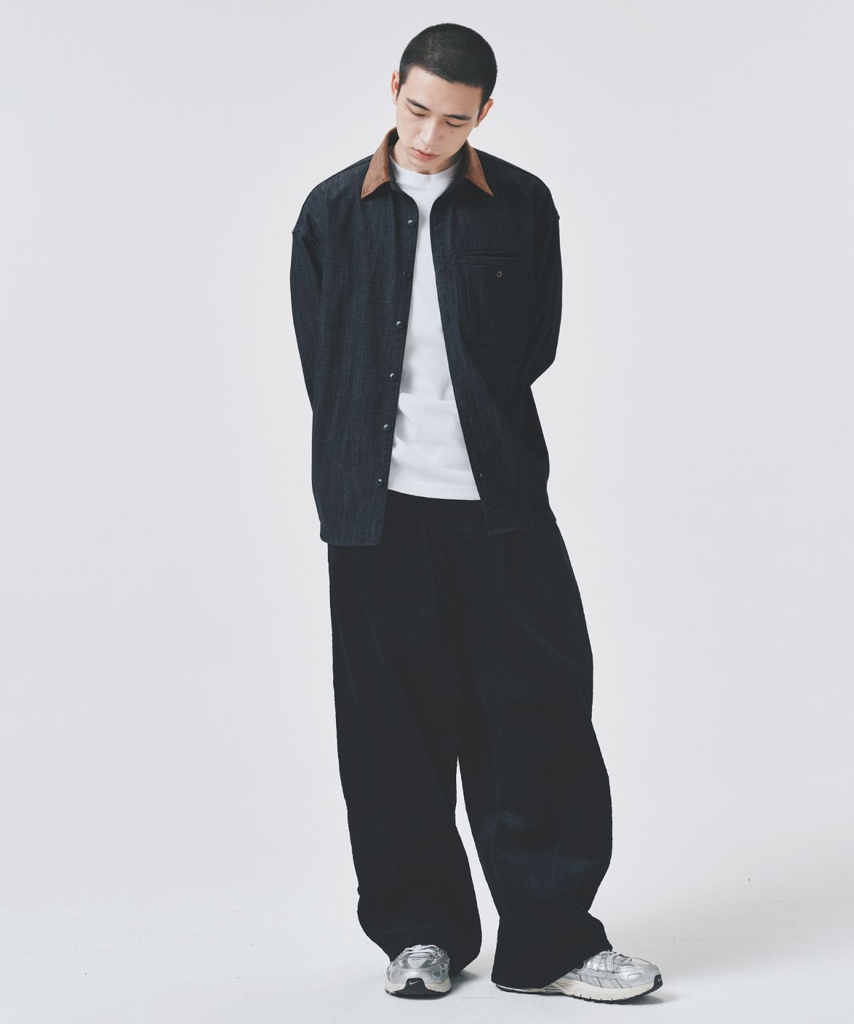 콜드블랭킷(COLD BLANKET) 스웨이드 배색 오버핏 스트레치 데님 셔켓 네이비