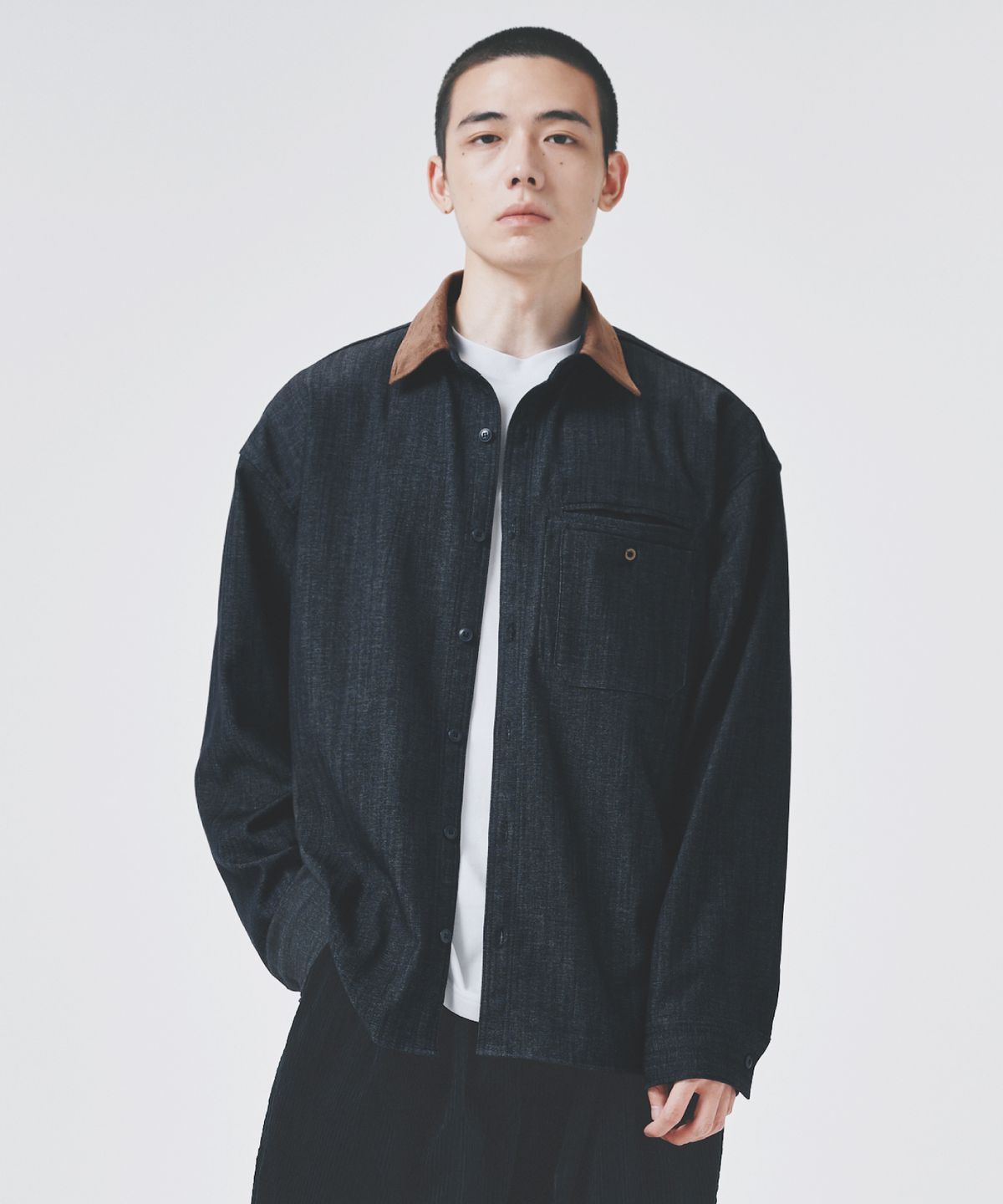 콜드블랭킷(COLD BLANKET) 스웨이드 배색 오버핏 스트레치 데님 셔켓 네이비