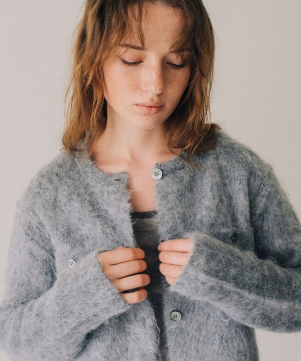어나우트(UNNOUT) HAIRY WOOL KNIT CARDIGAN GREY