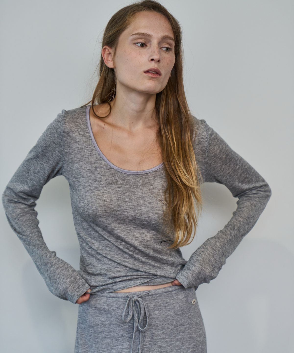 그리다제이(GRIDAJ) Ttencel wool scoop neck long sleeve _ gray