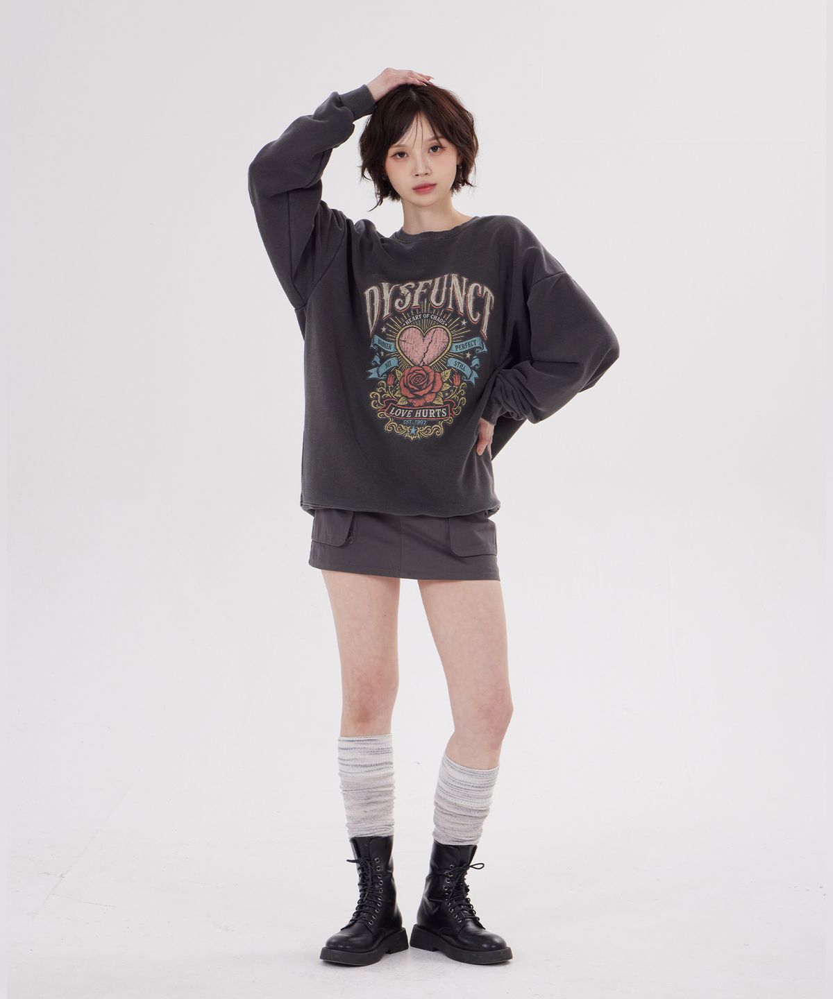 디스펑트(DYSFUNCT) LOVE HURTS VINTAGE PIGMENT SWEATSHIRT(CHARCOAL)