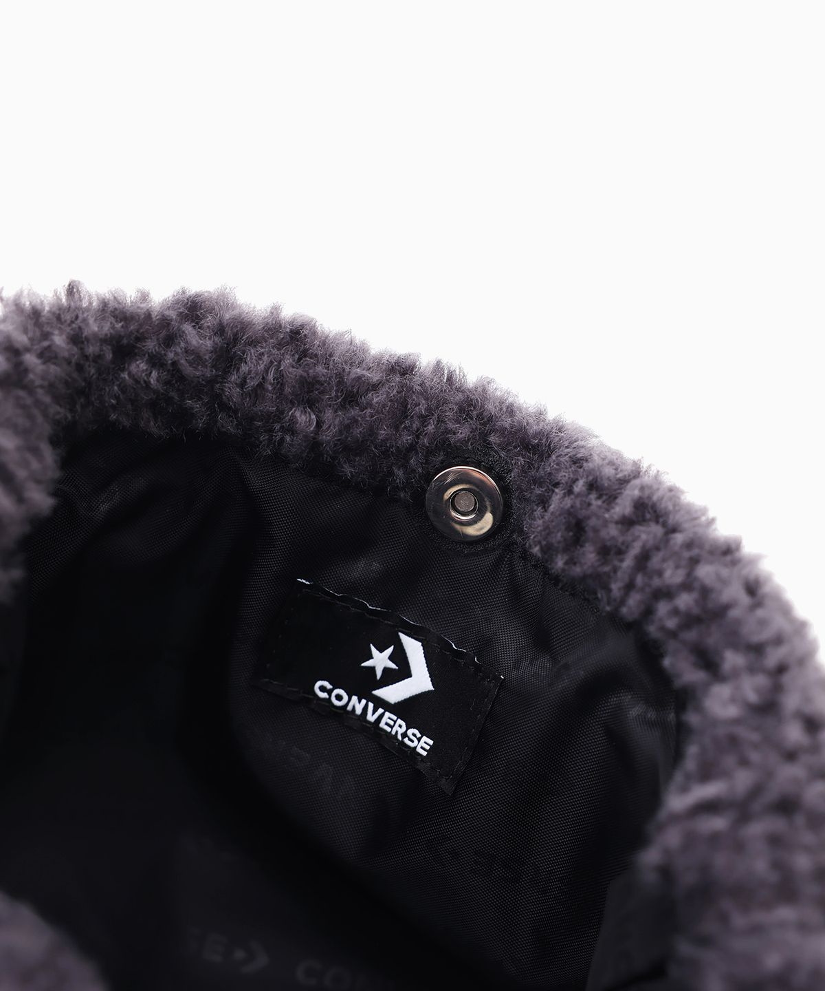 컨버스(CONVERSE) 스타 로고 플러피 버킷백 다크 매터 UAC030-GDA