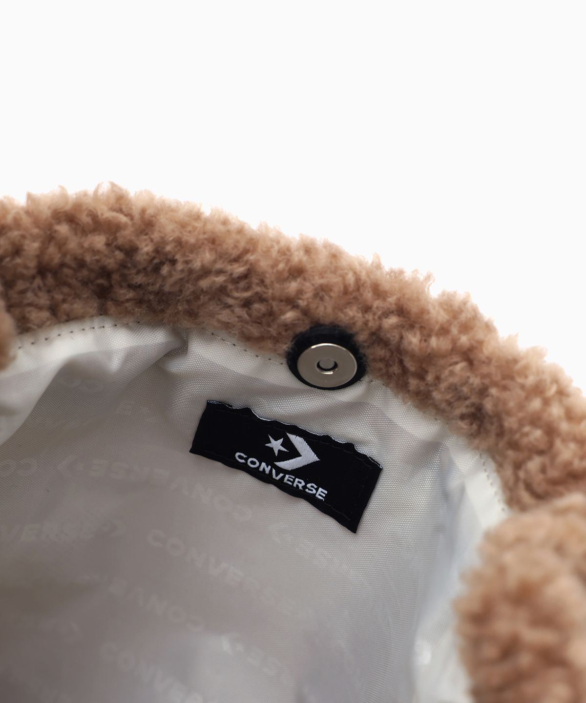 컨버스(CONVERSE) 스타 로고 플러피 버킷백 노마드 카키 UAC030-X63