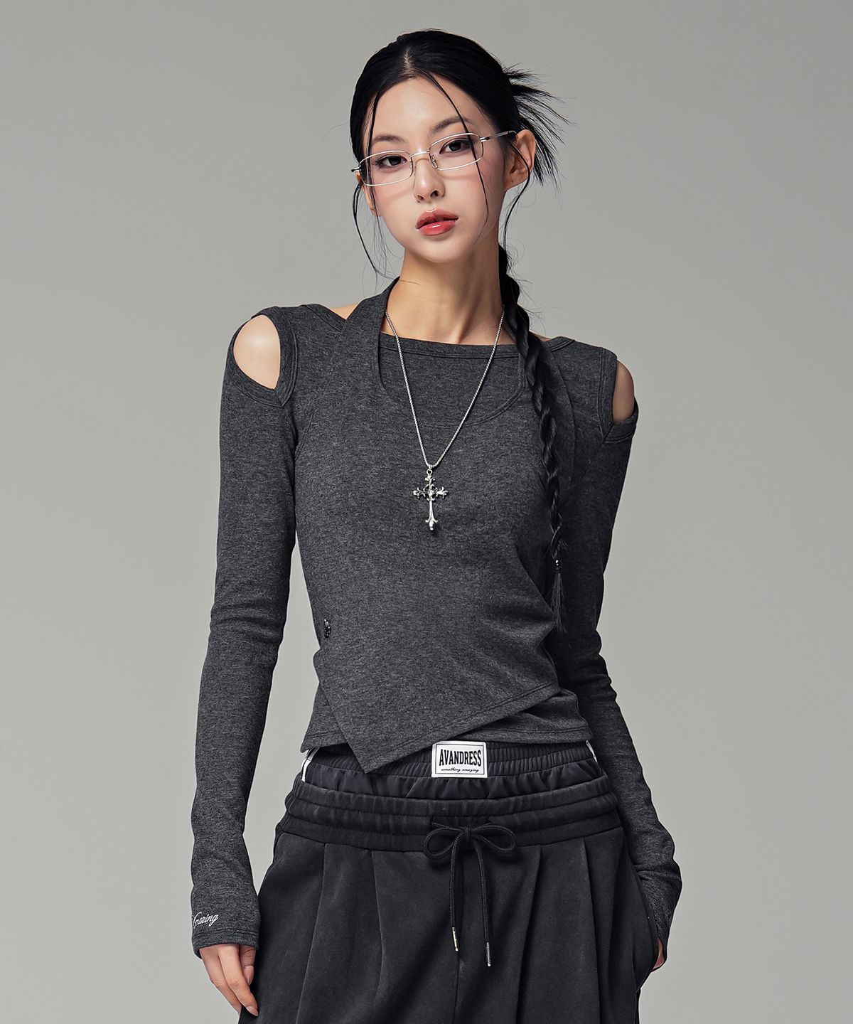 어반드레스(AVANDRESS) 티엔 컷아웃 홀터 레이어드 티_3COL