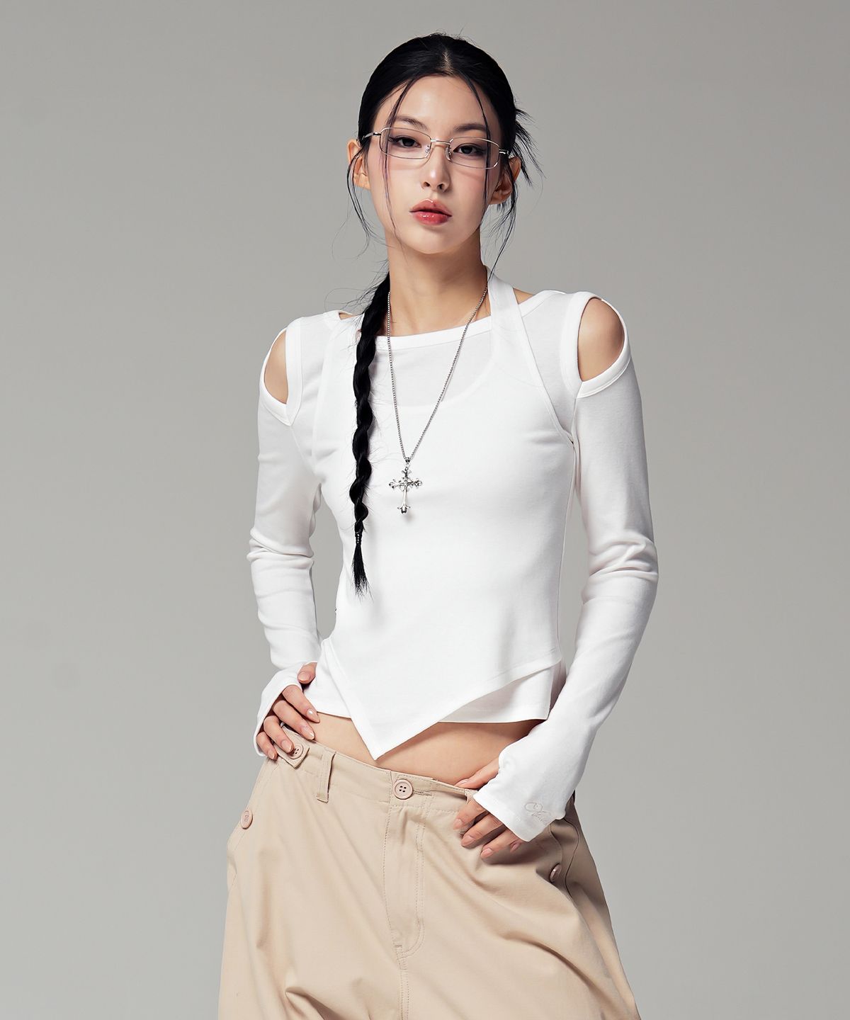 어반드레스(AVANDRESS) 티엔 컷아웃 홀터 레이어드 티_3COL